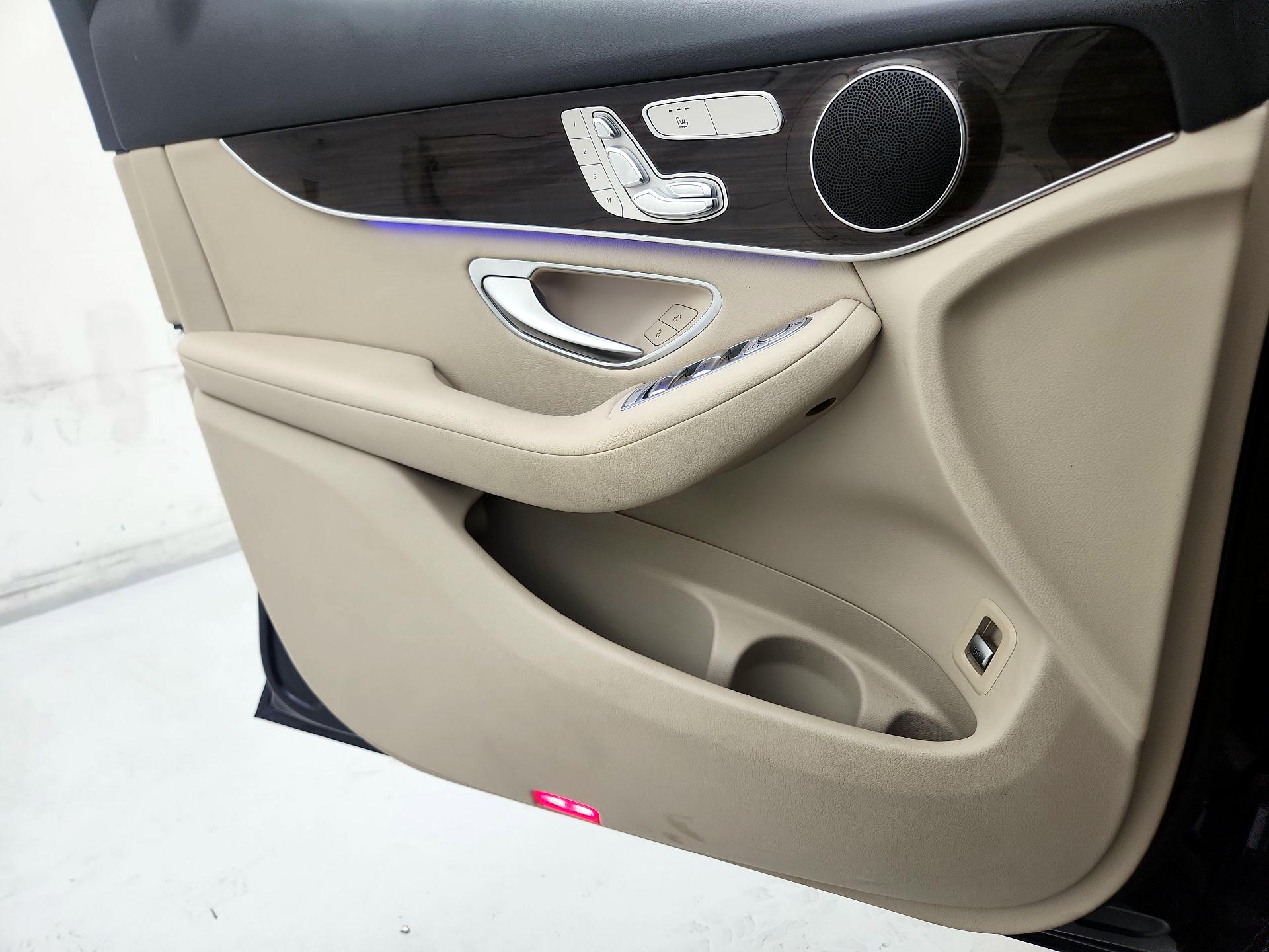 Thumbnail: 2022 Mercedes-Benz GLC - 12