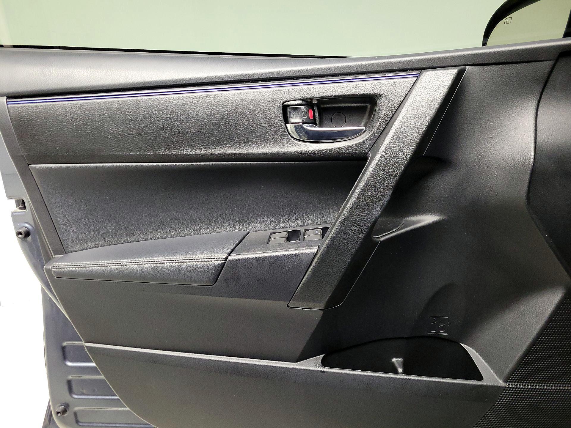 Thumbnail: 2017 Toyota Corolla - 12