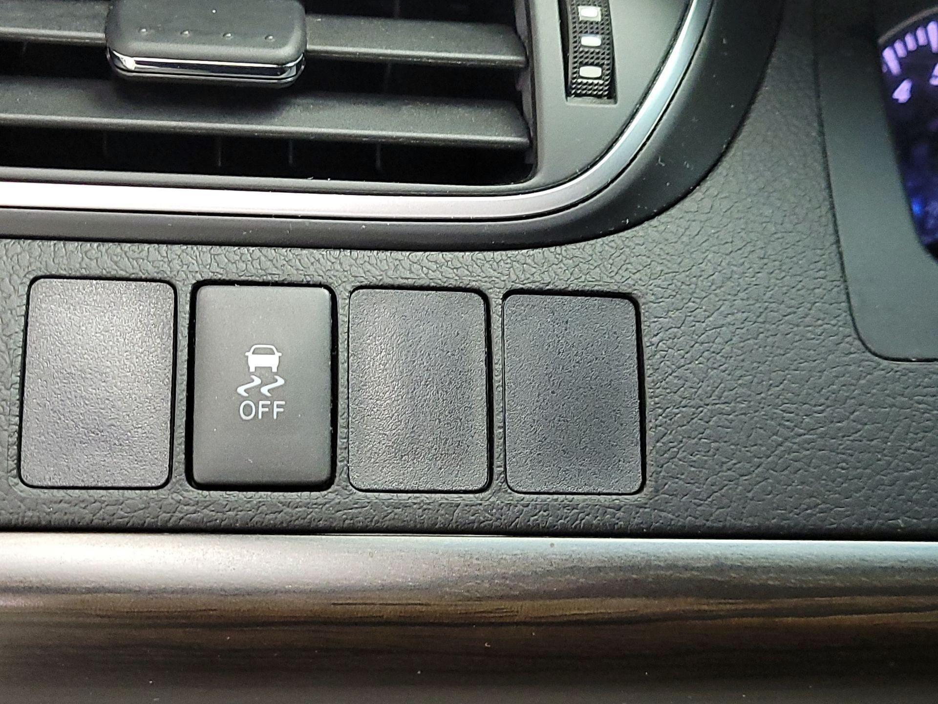 Thumbnail: 2015 Toyota Camry - 13