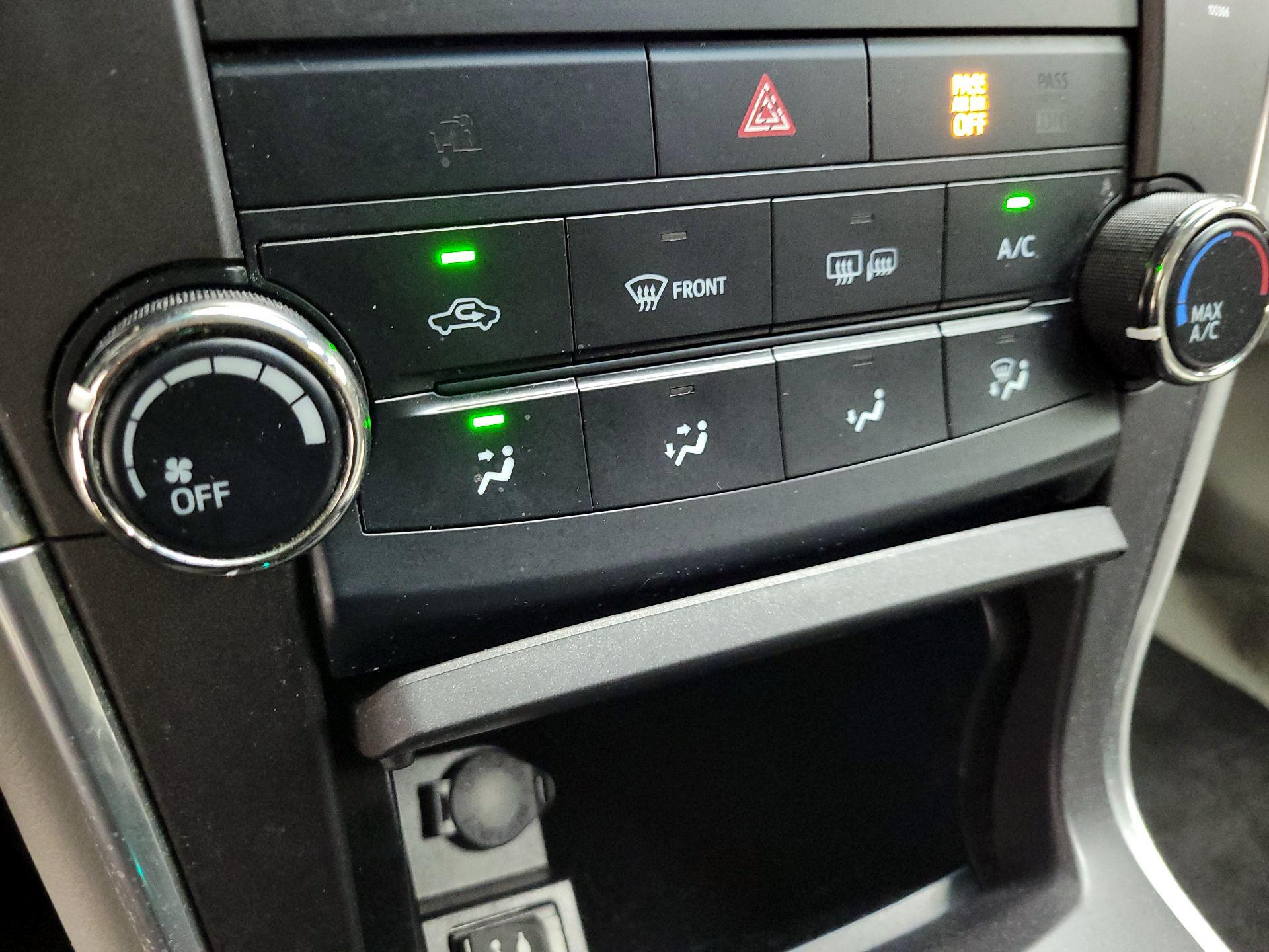 Thumbnail: 2015 Toyota Camry - 16