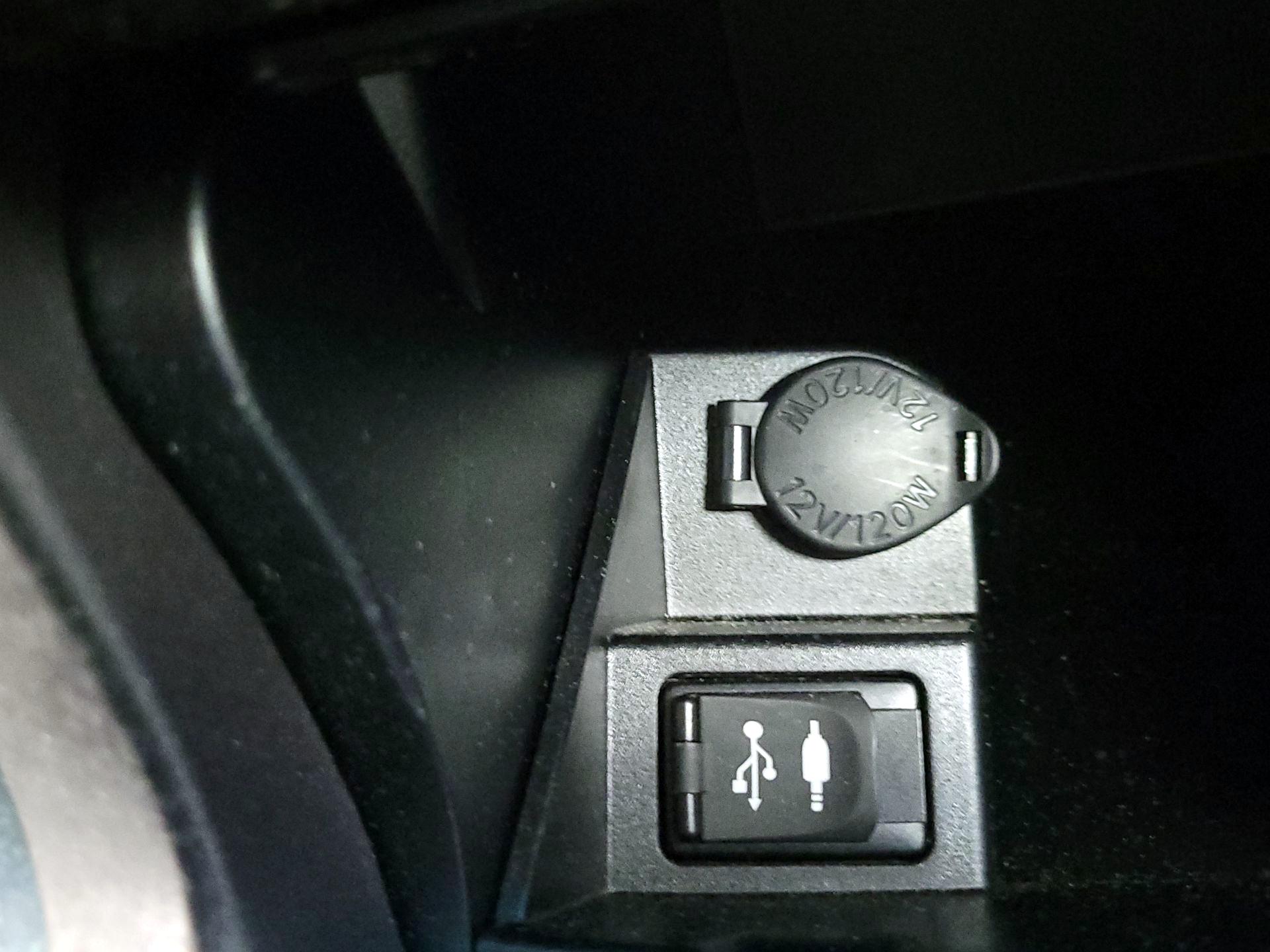 Thumbnail: 2015 Toyota Camry - 18