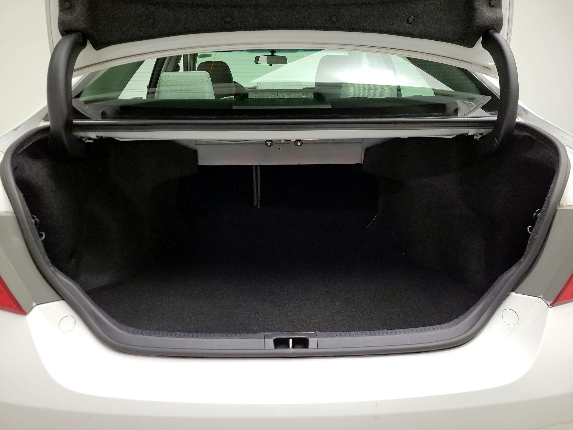 Thumbnail: 2015 Toyota Camry - 20