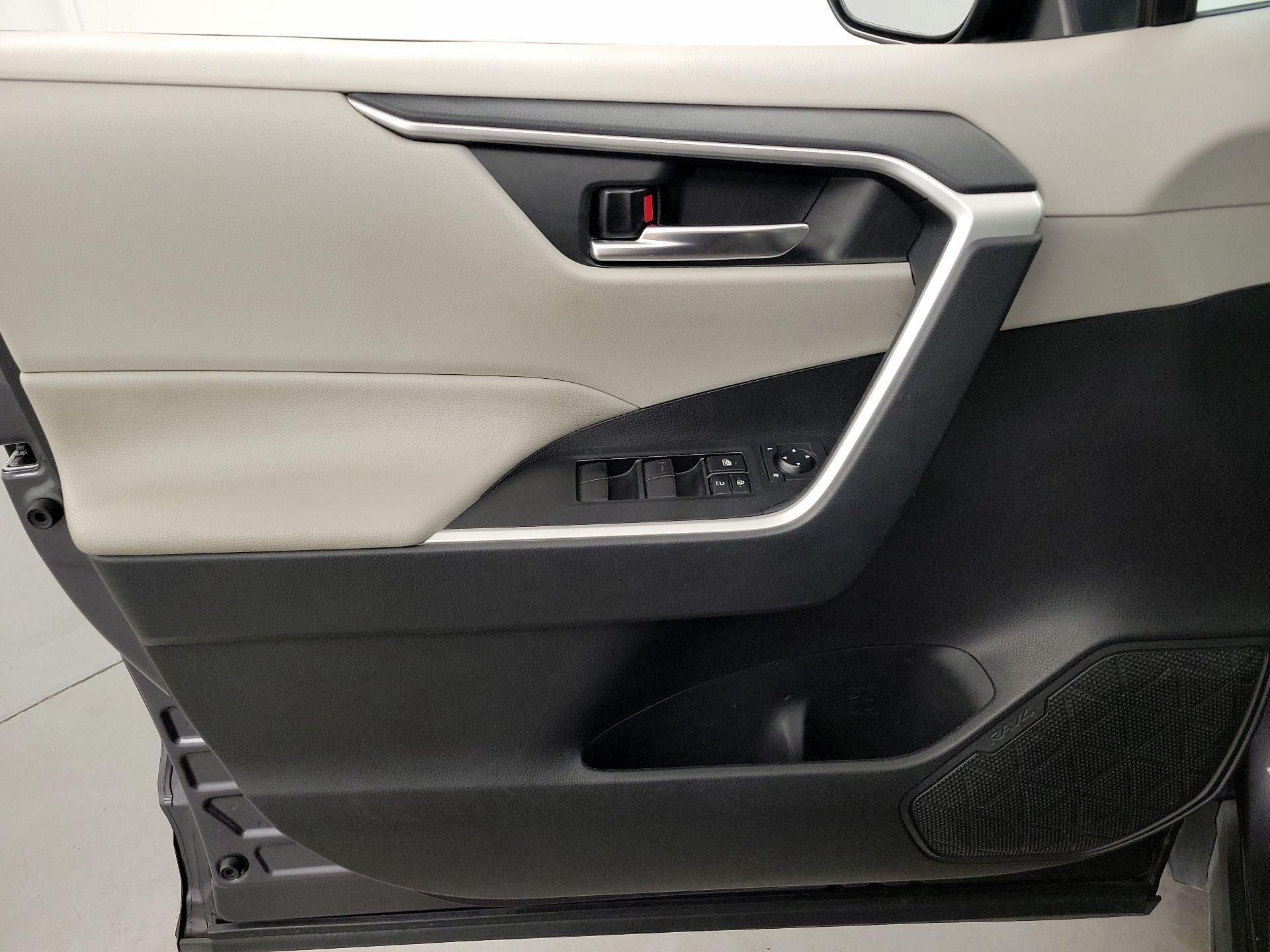 Thumbnail: 2021 Toyota RAV4 - 12