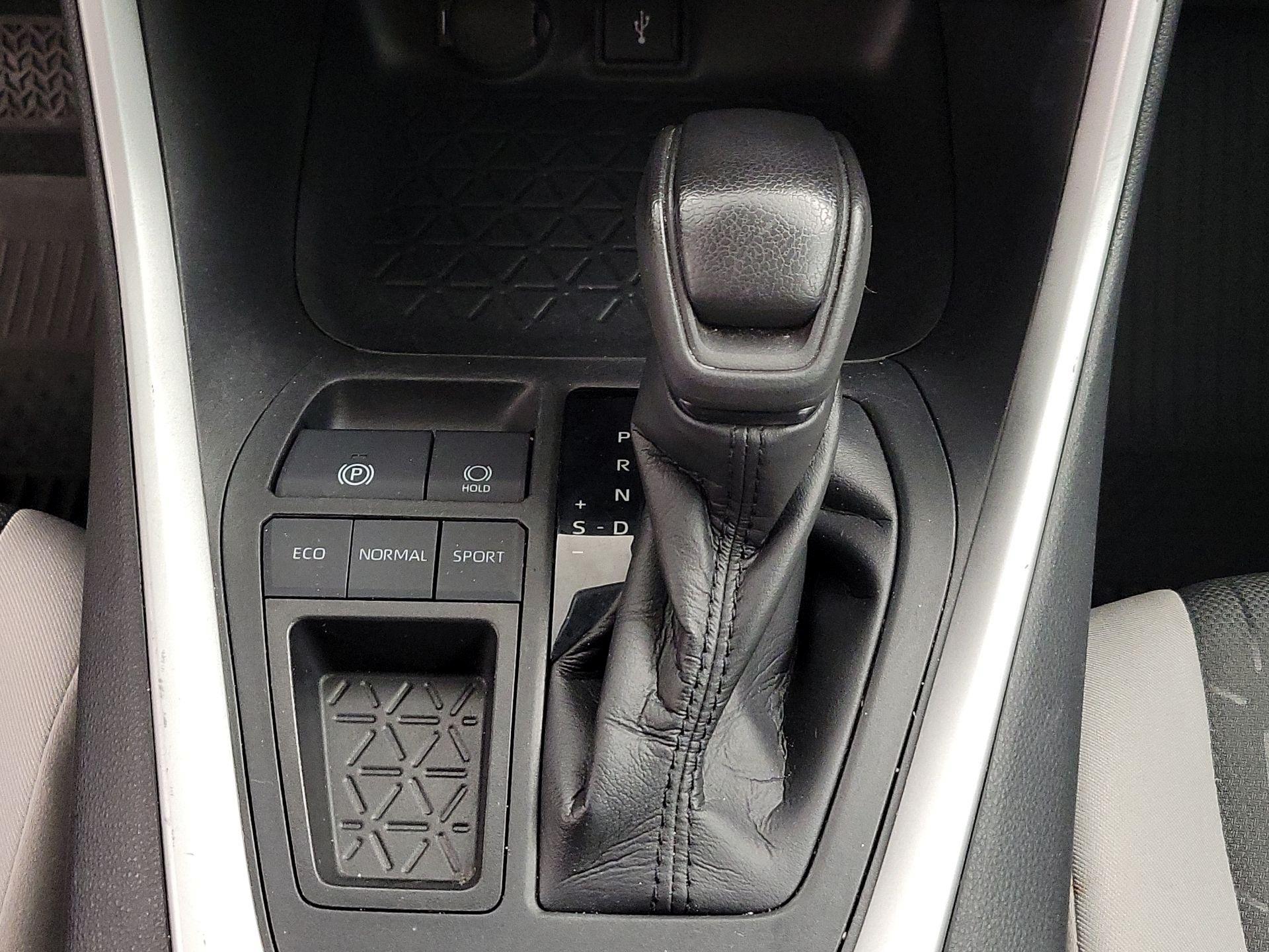 Thumbnail: 2021 Toyota RAV4 - 17