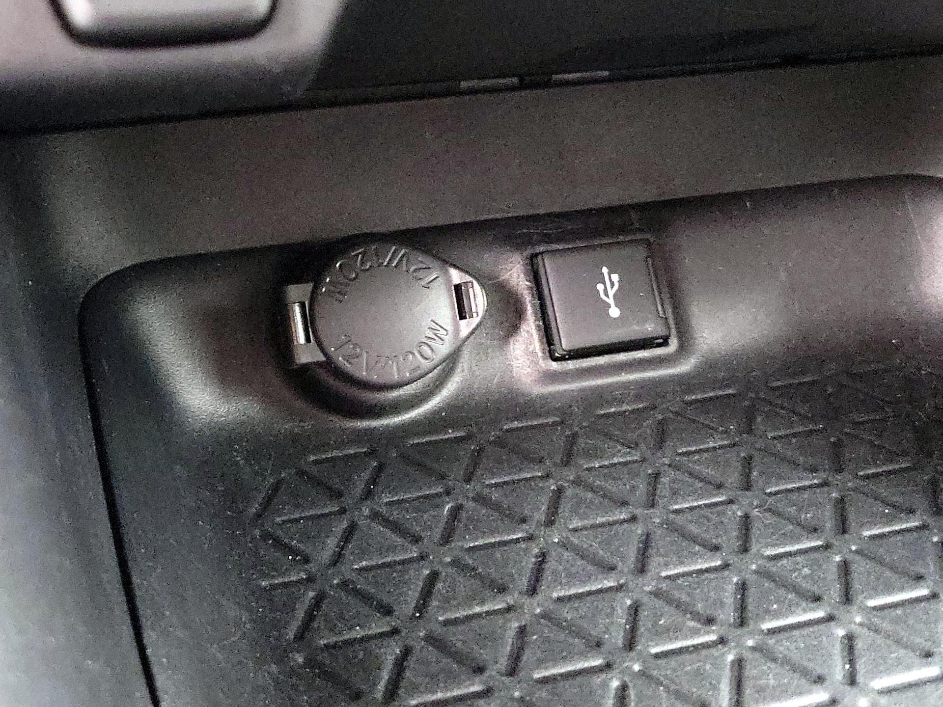 Thumbnail: 2021 Toyota RAV4 - 18