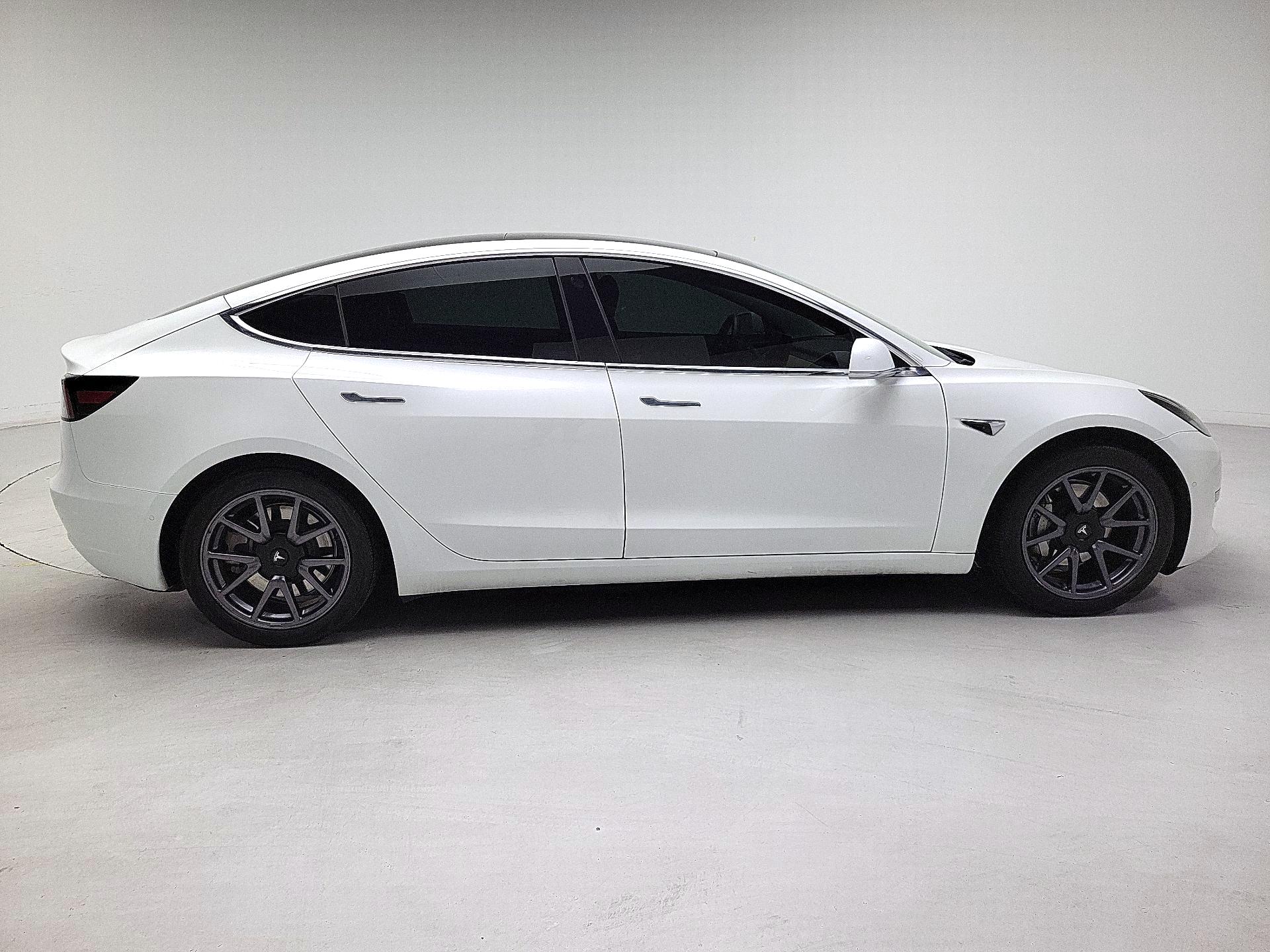 Thumbnail: 2020 Tesla Model 3 - 4