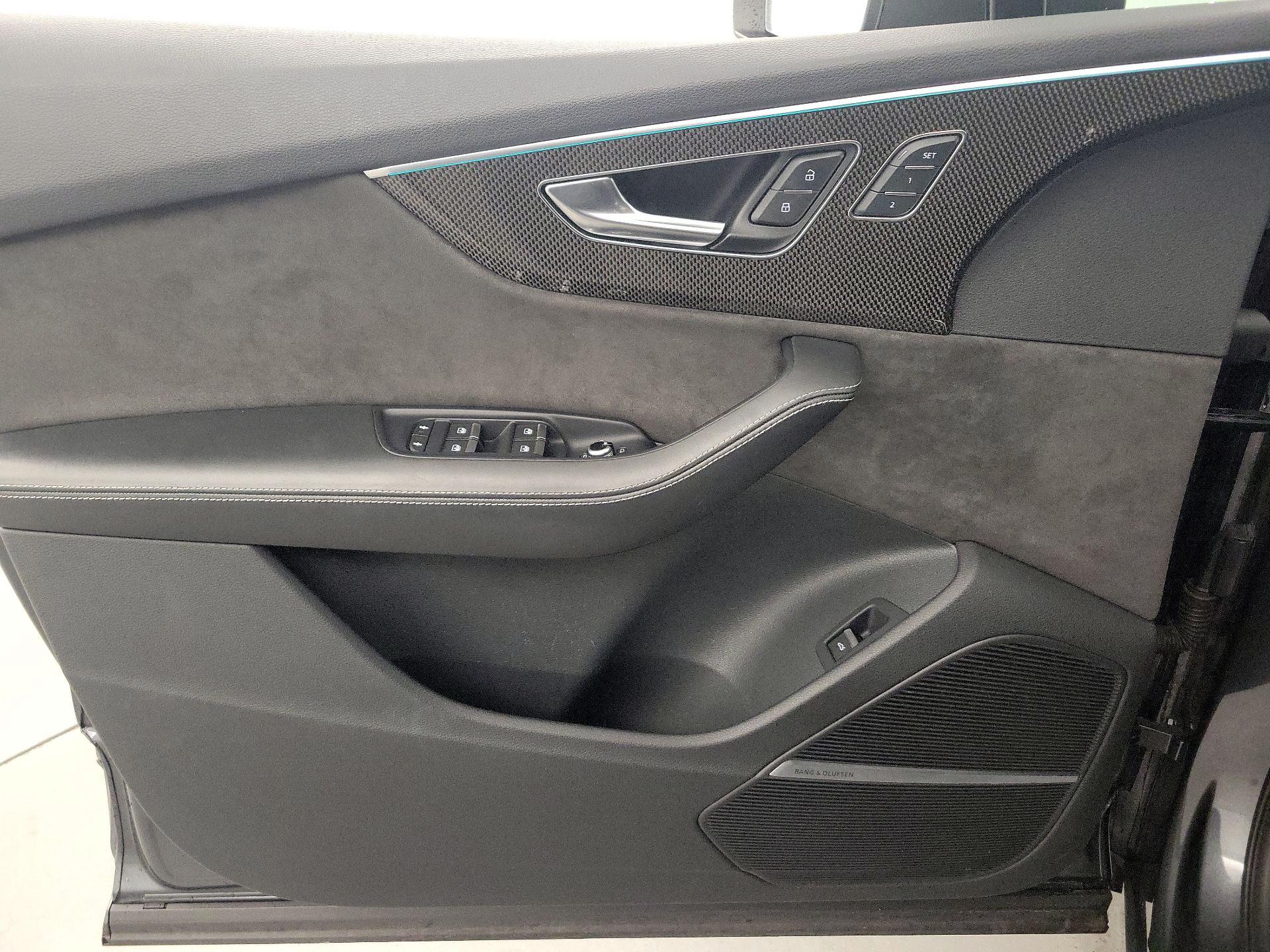 Thumbnail: 2021 Audi SQ7 - 12