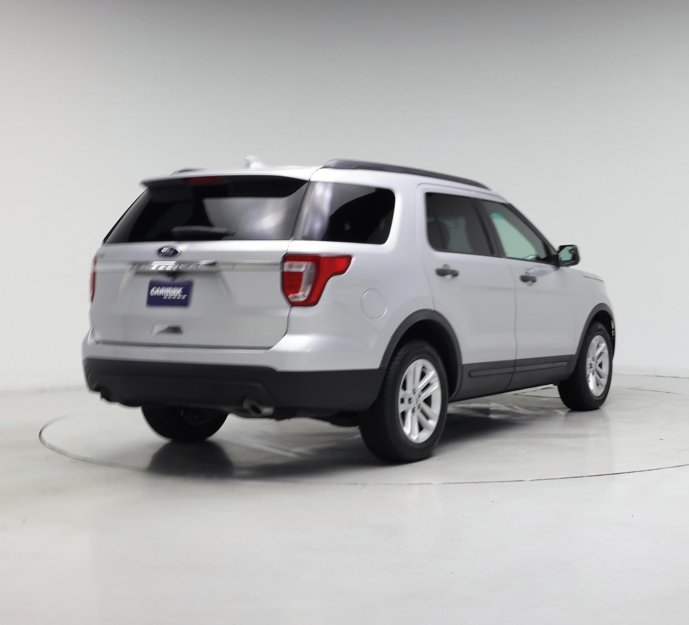 Thumbnail: 2017 Ford Explorer - 8
