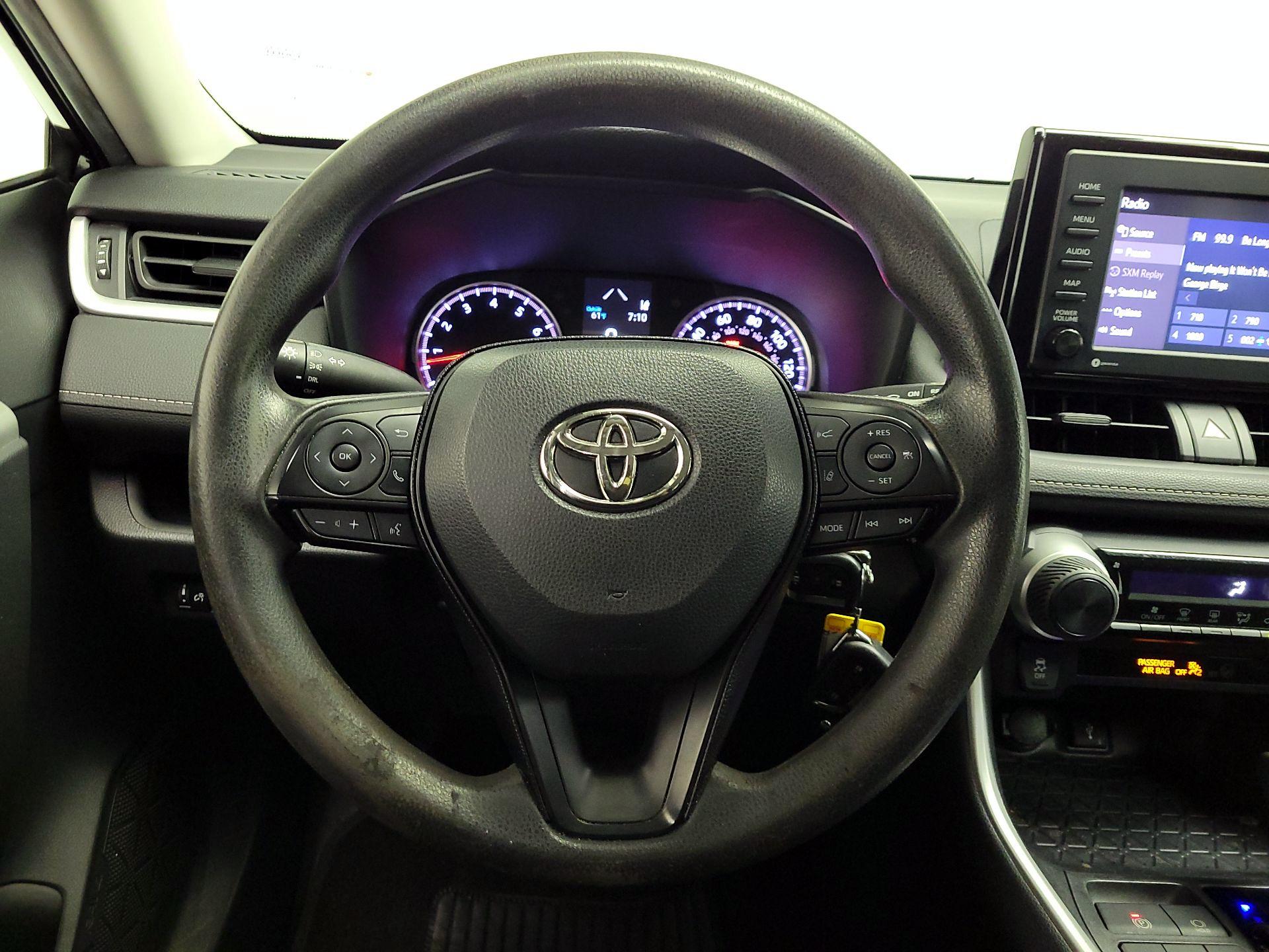 Thumbnail: 2020 Toyota RAV4 - 10