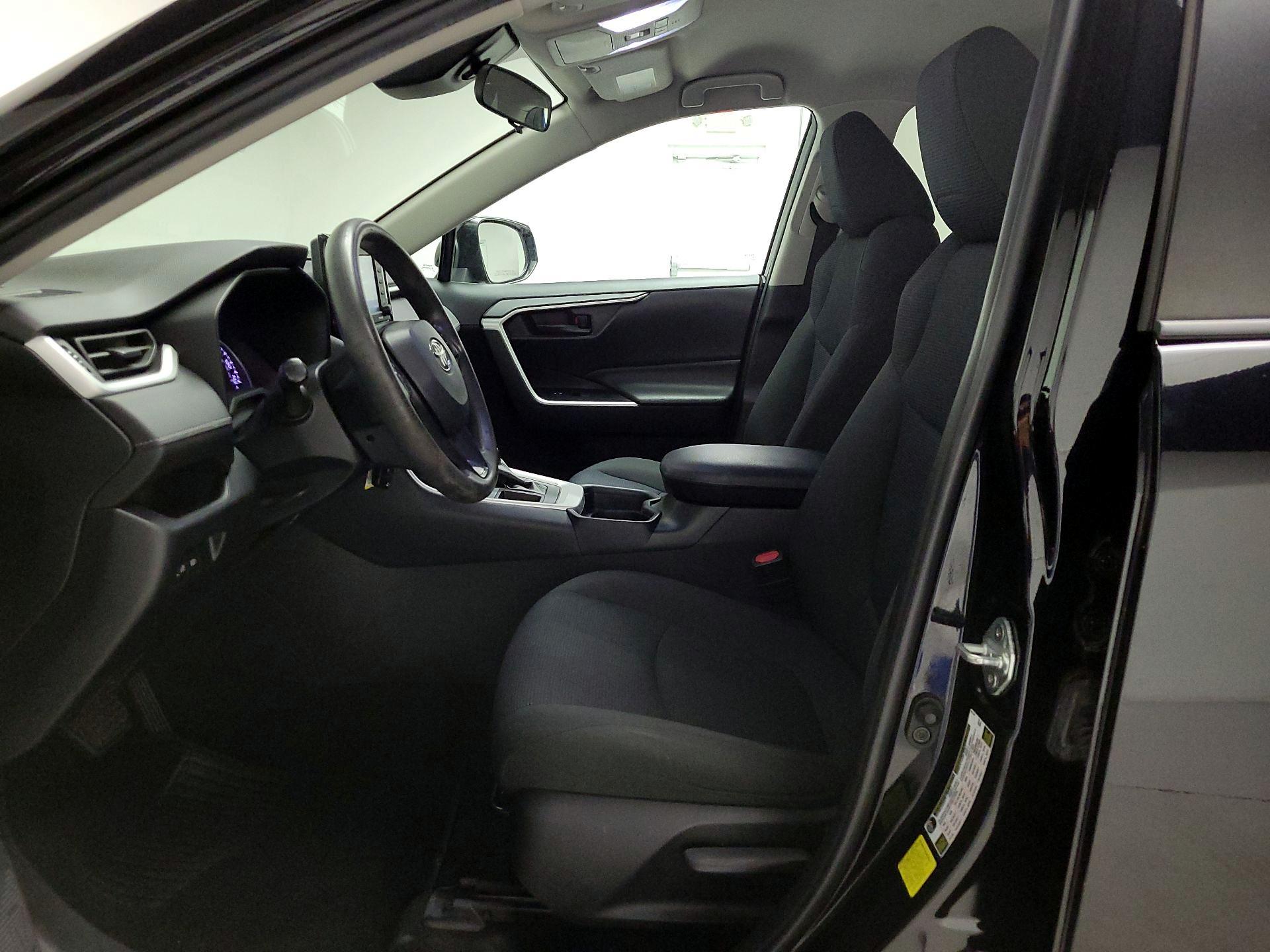 Thumbnail: 2020 Toyota RAV4 - 11