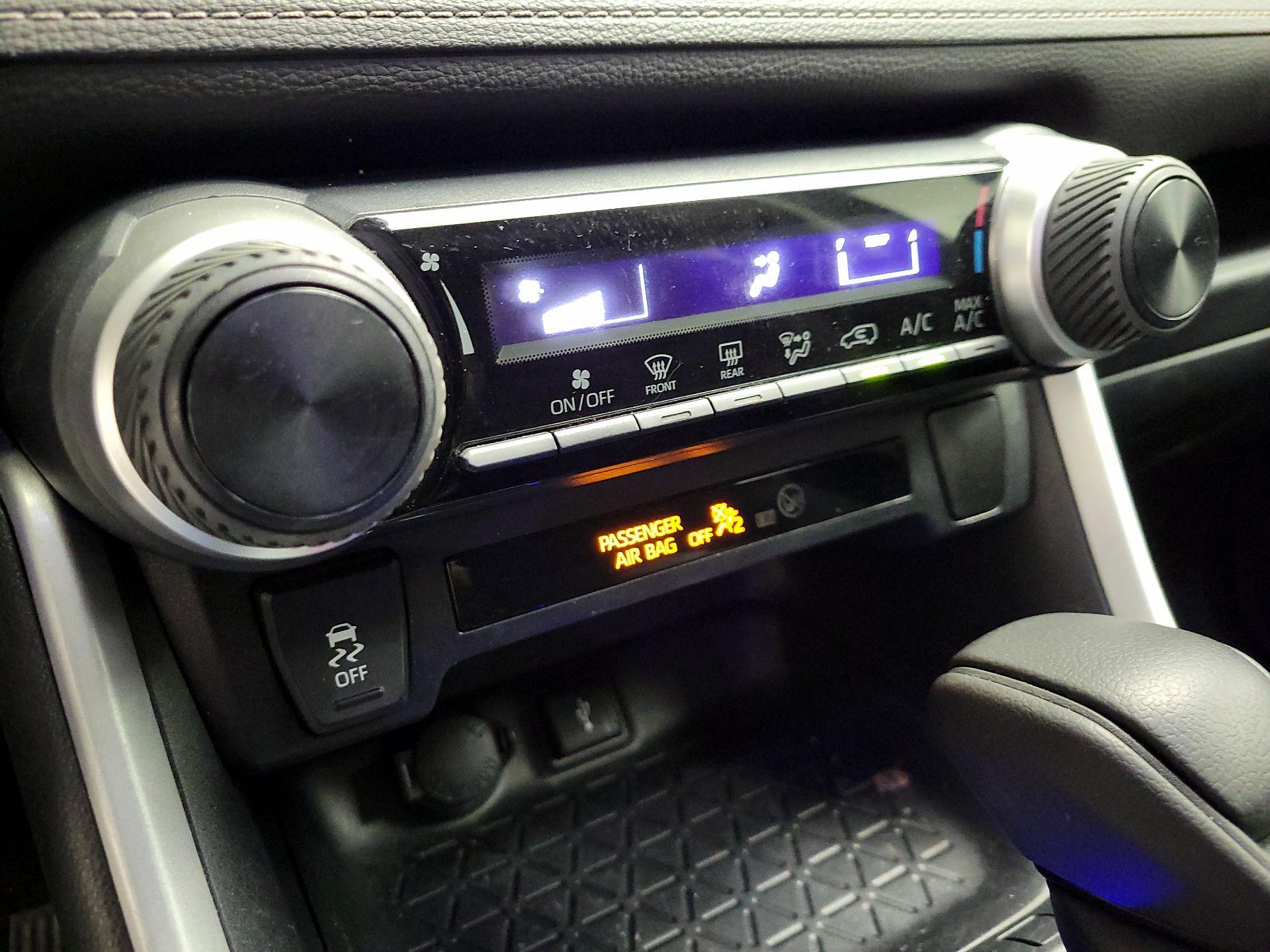 Thumbnail: 2020 Toyota RAV4 - 16