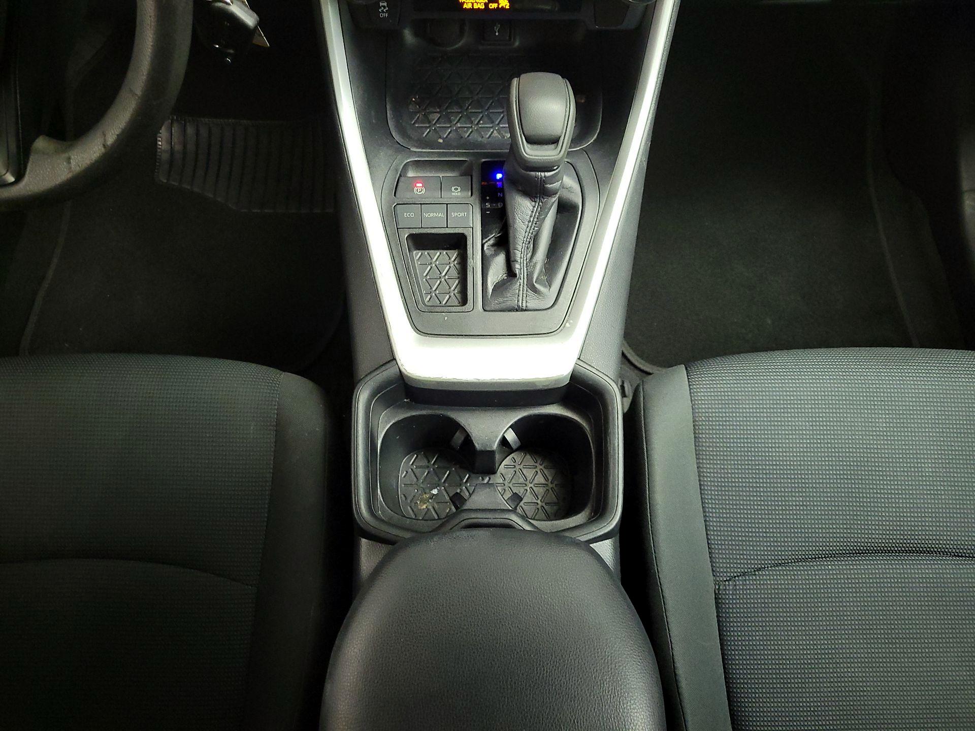 Thumbnail: 2020 Toyota RAV4 - 17