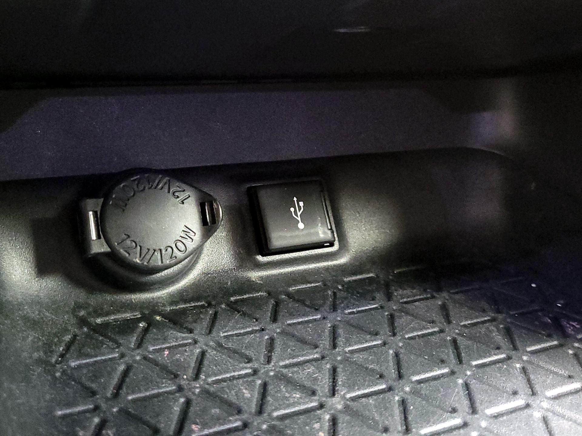 Thumbnail: 2020 Toyota RAV4 - 18