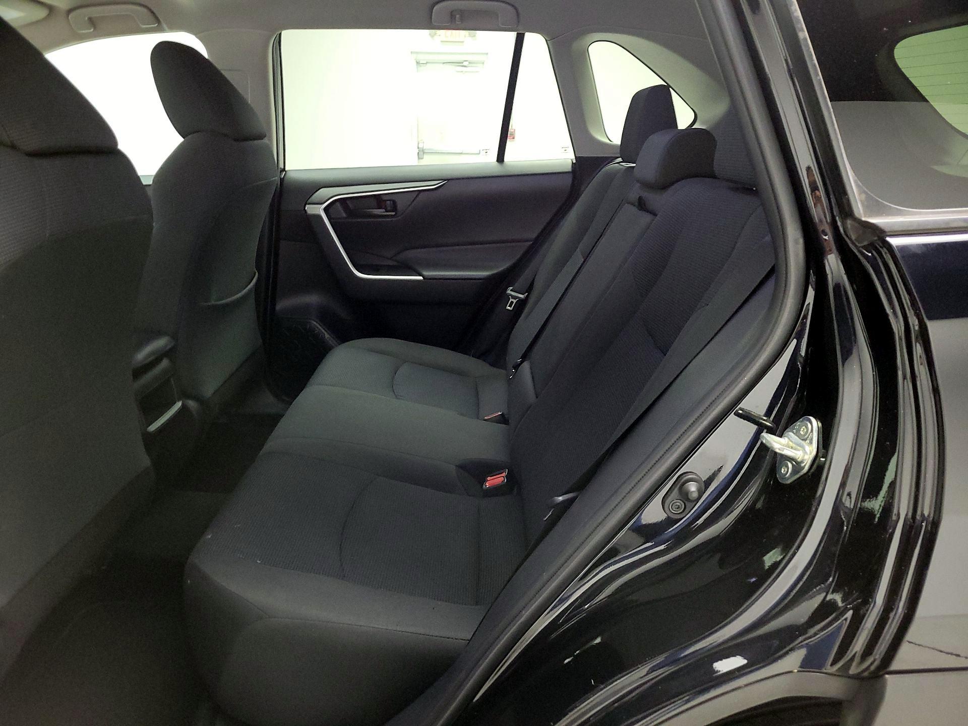 Thumbnail: 2020 Toyota RAV4 - 19