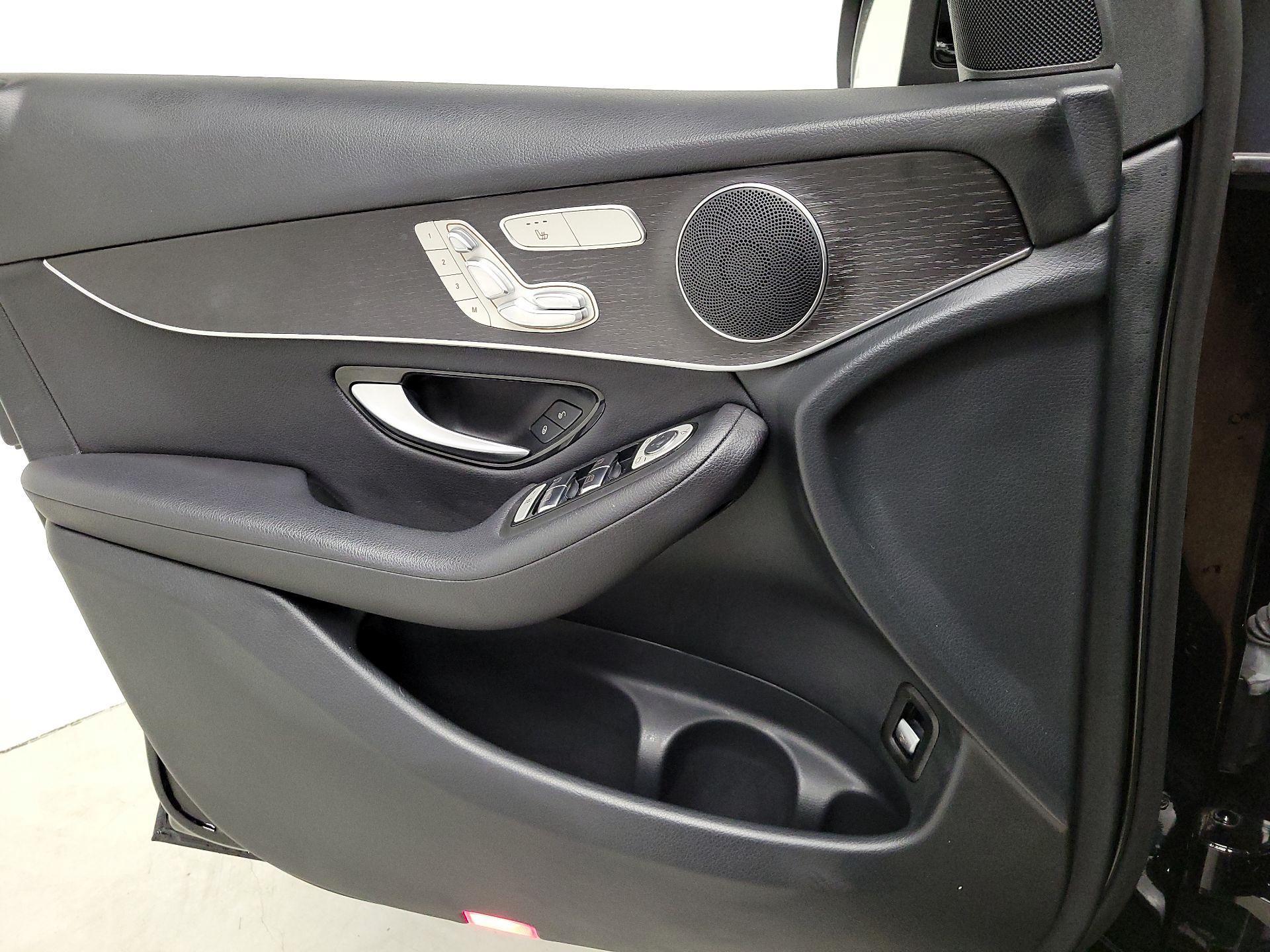 Thumbnail: 2022 Mercedes-Benz GLC - 12