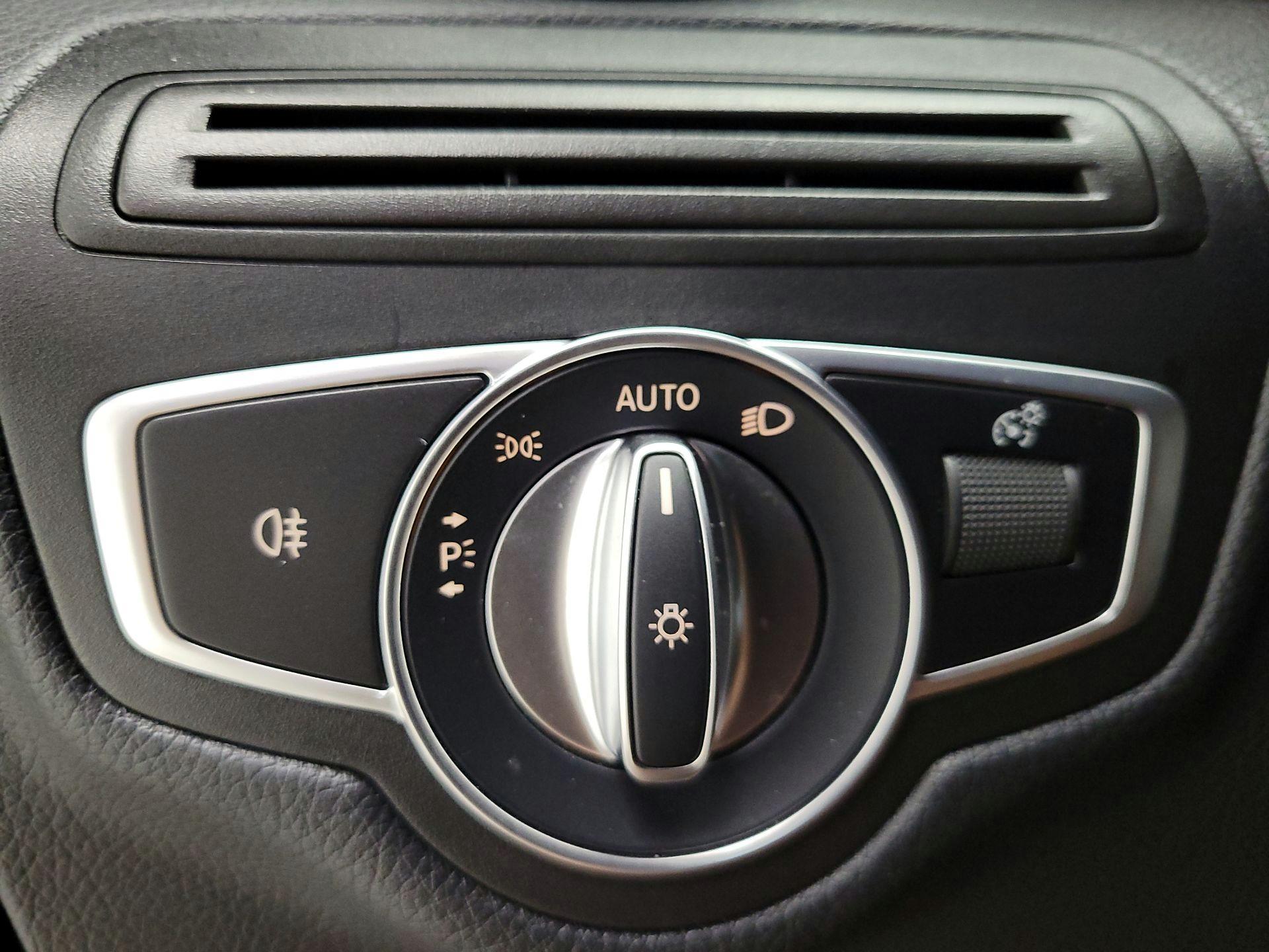 Thumbnail: 2022 Mercedes-Benz GLC - 13