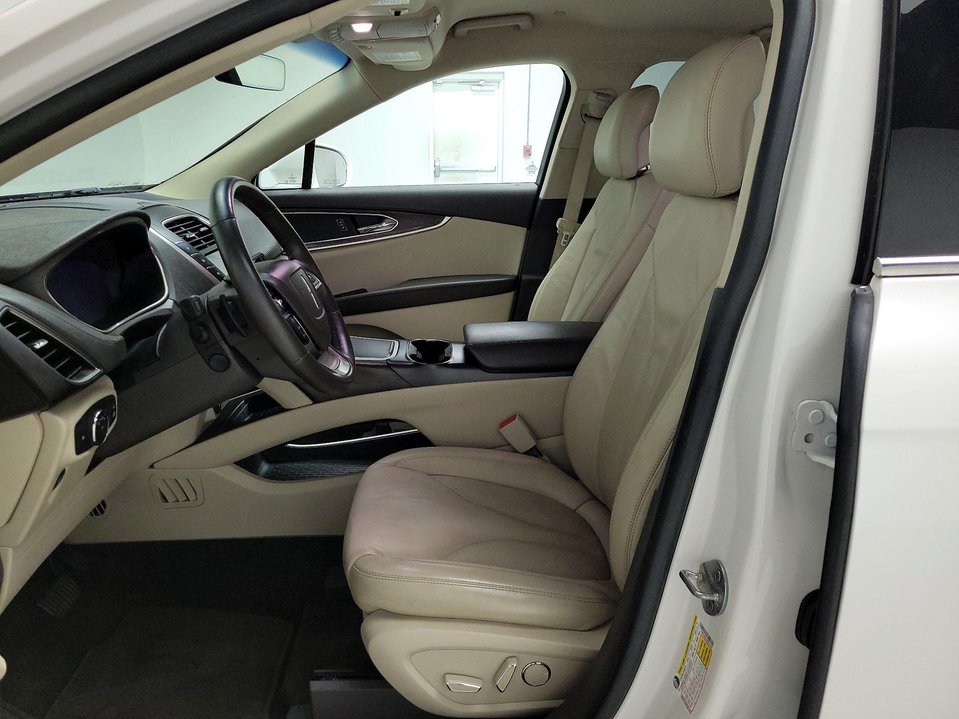 Thumbnail: 2019 Lincoln Nautilus - 11