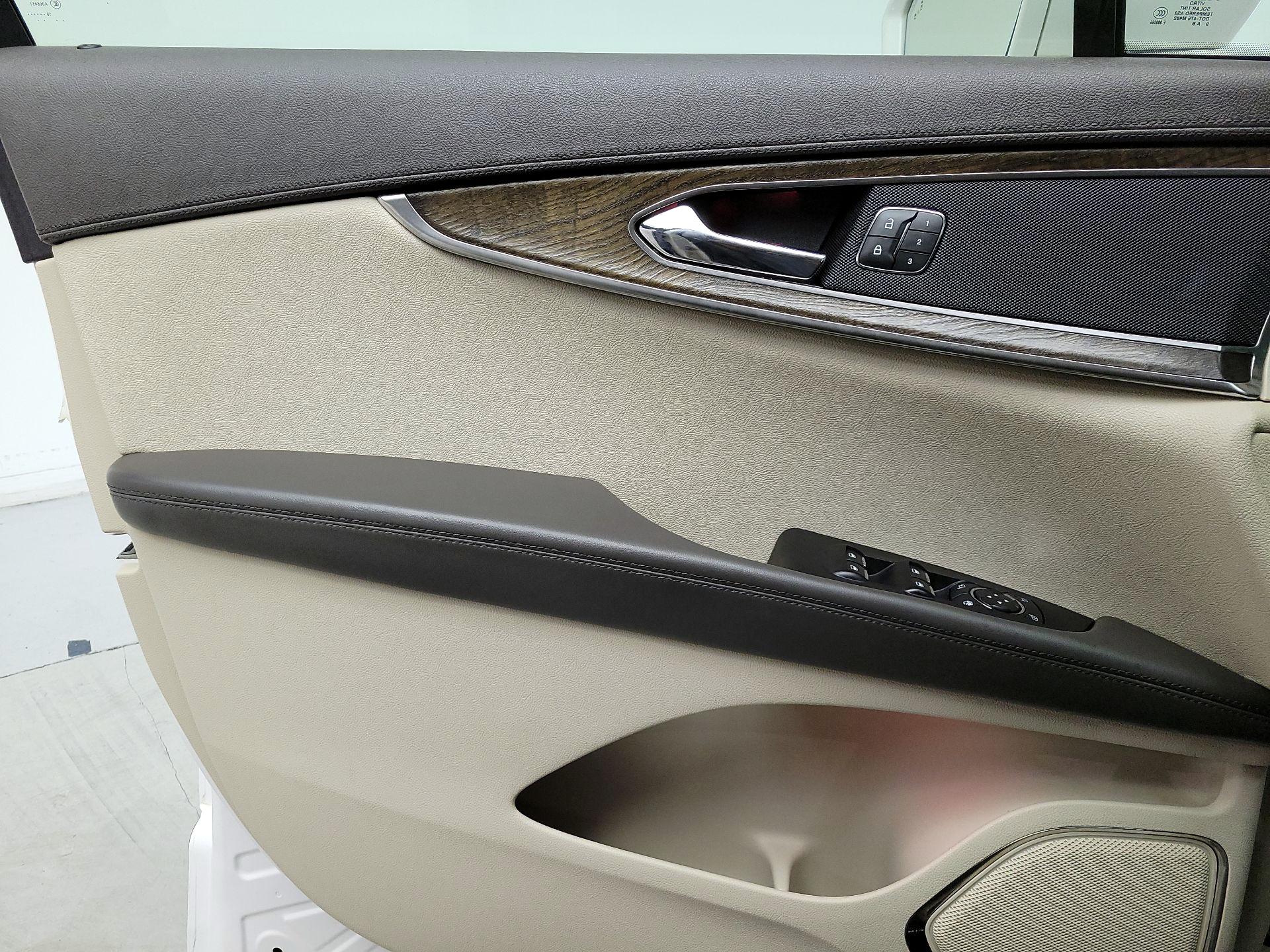 Thumbnail: 2019 Lincoln Nautilus - 12