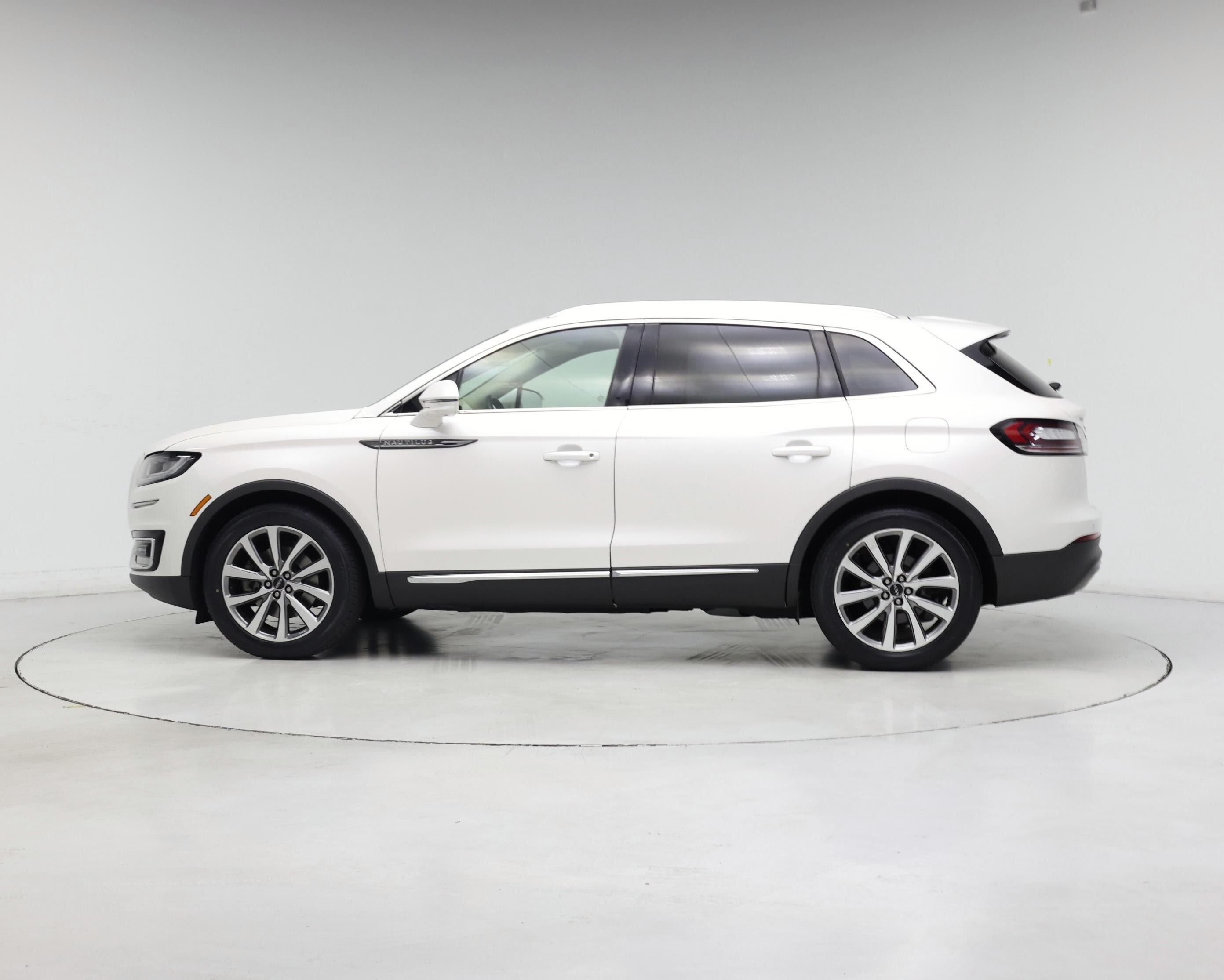 Thumbnail: 2019 Lincoln Nautilus - 3