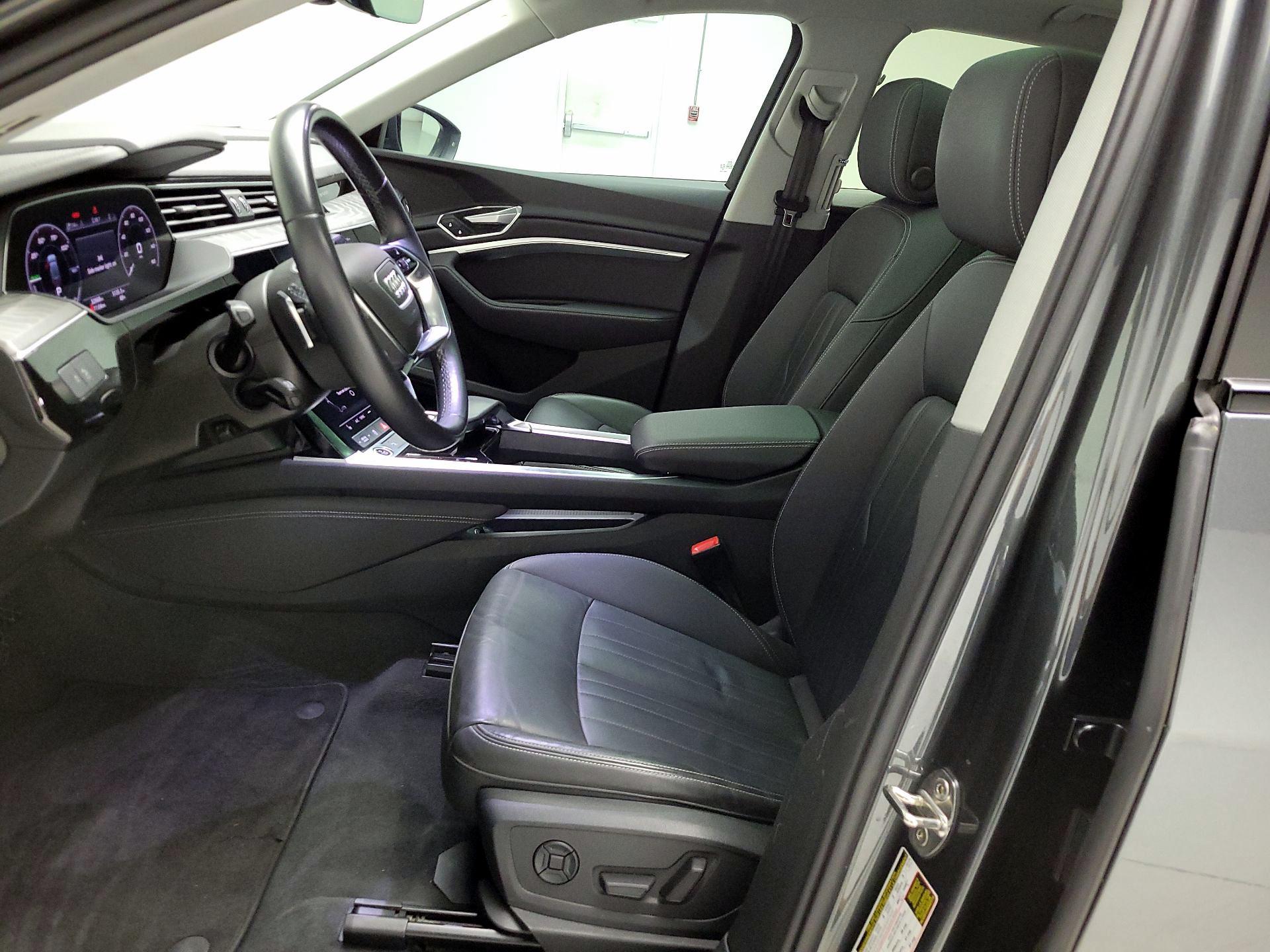 Thumbnail: 2021 Audi e-tron - 11