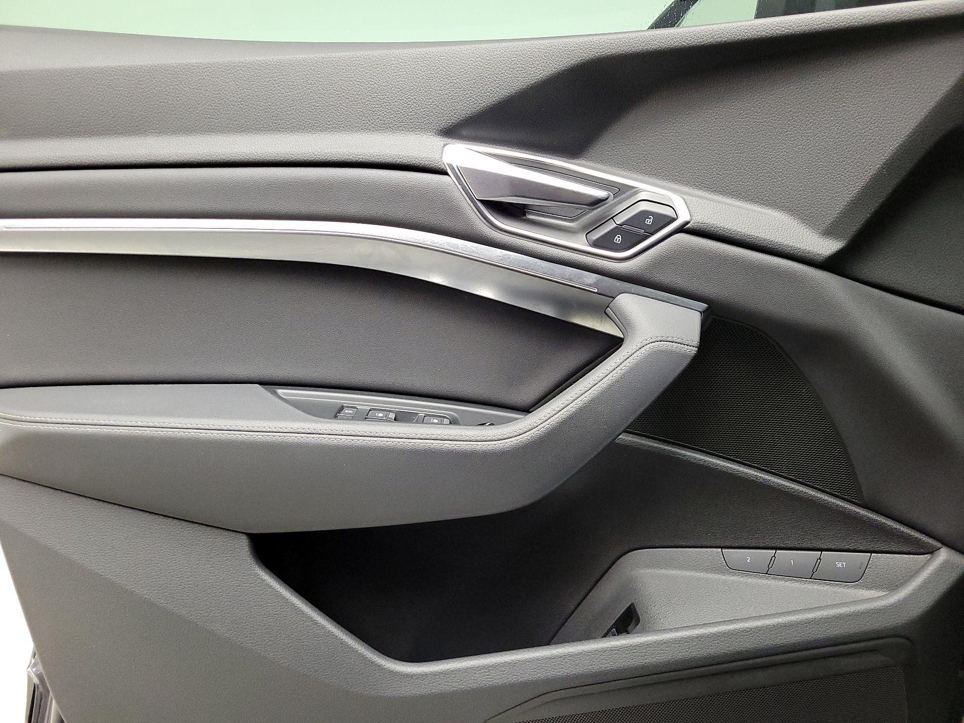 Thumbnail: 2021 Audi e-tron - 12