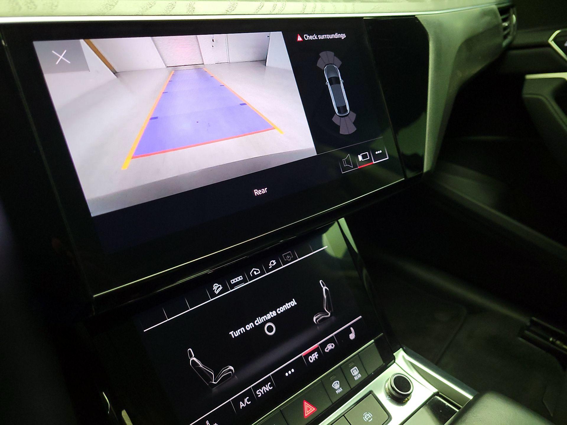 Thumbnail: 2021 Audi e-tron - 15