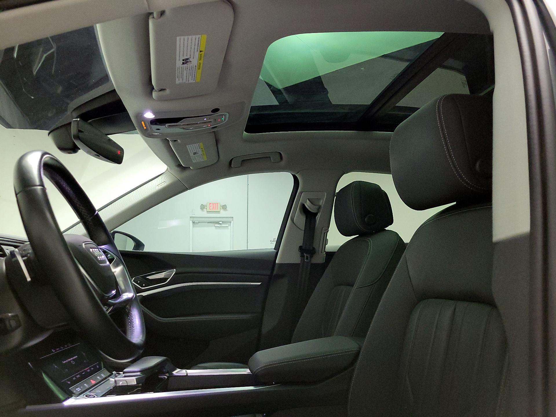 Thumbnail: 2021 Audi e-tron - 20