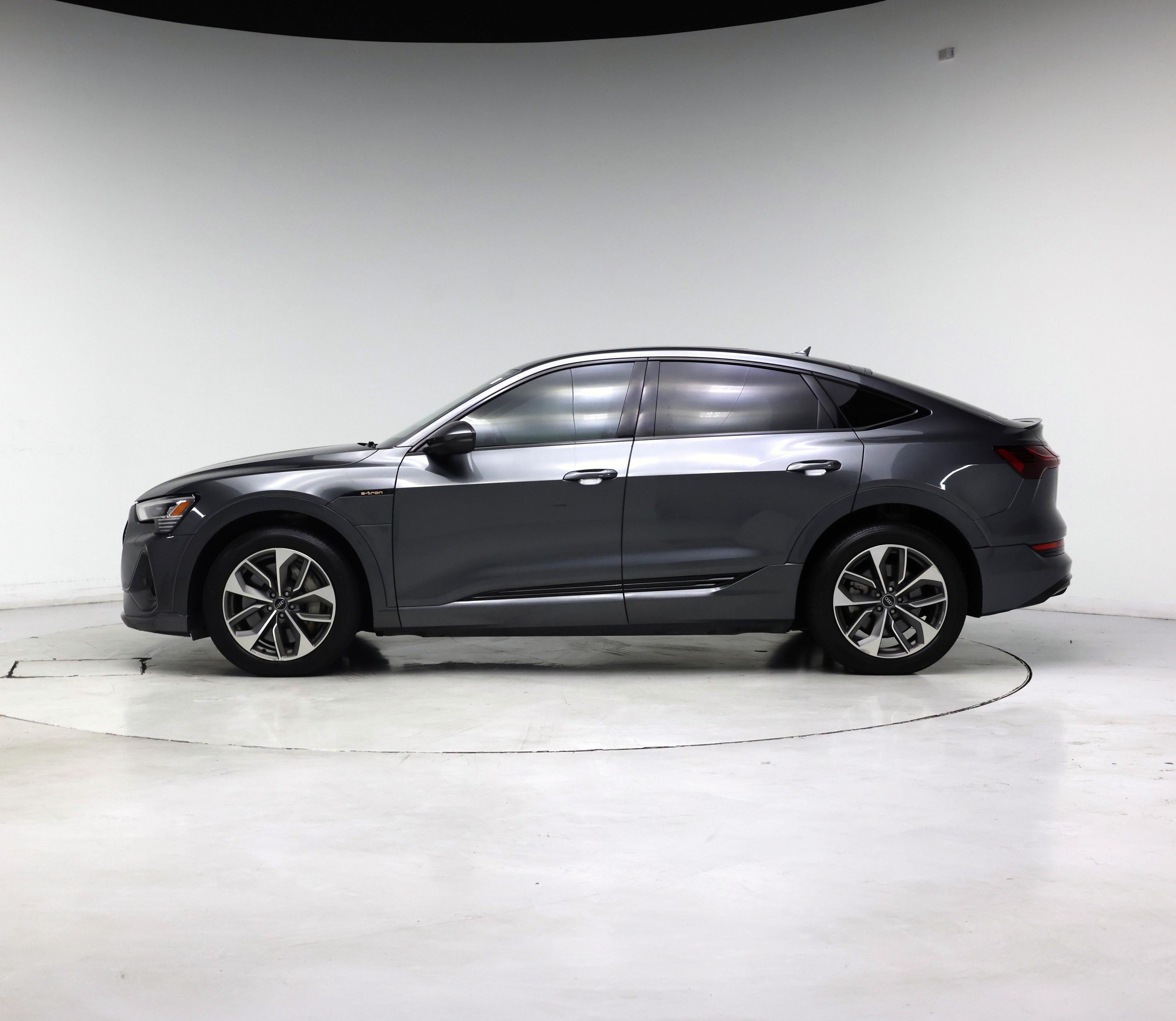 Thumbnail: 2021 Audi e-tron - 3