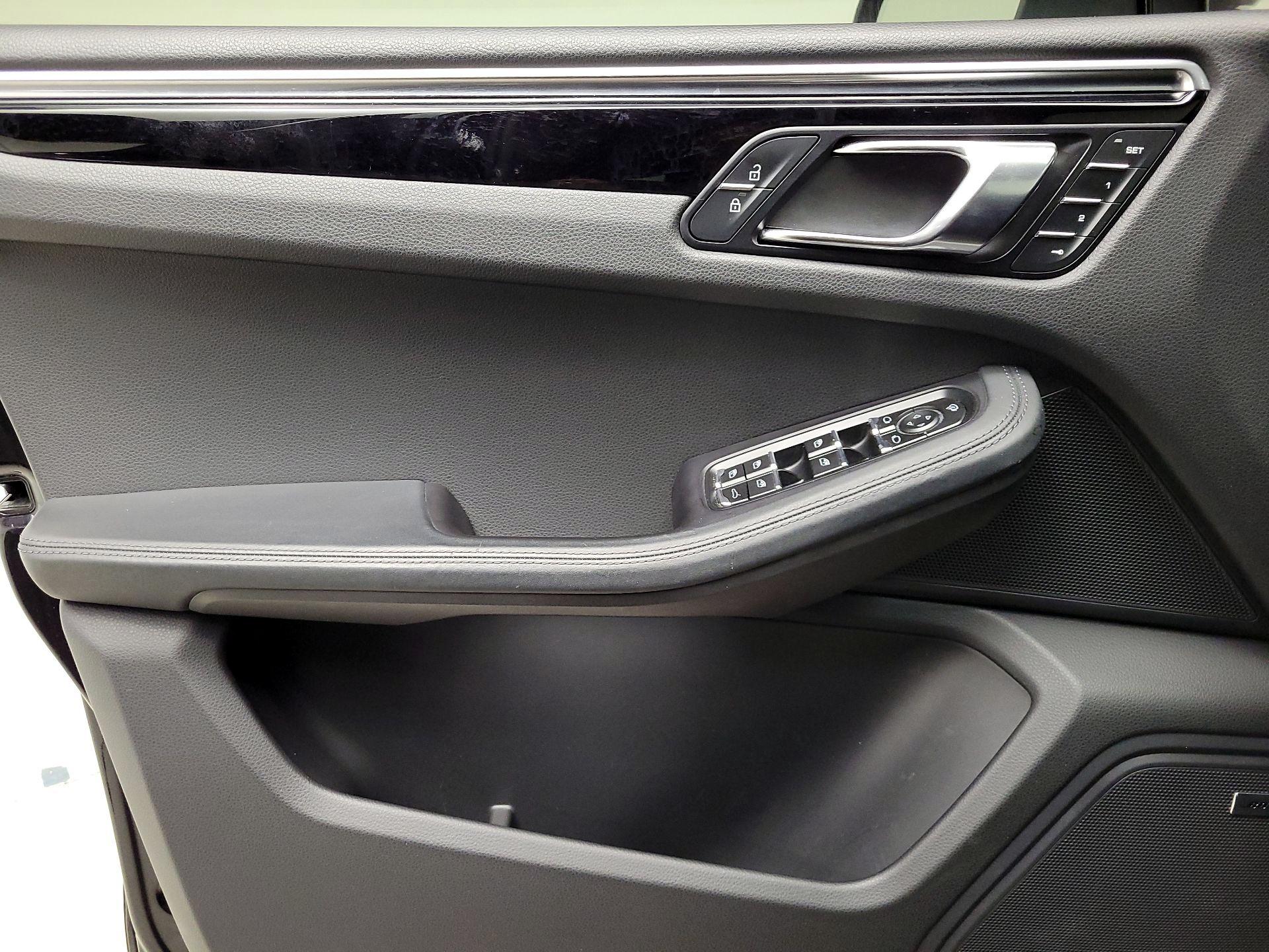 Thumbnail: 2023 Porsche Macan - 12