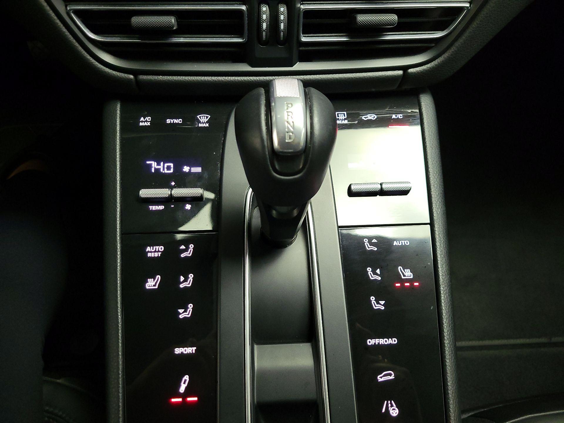 Thumbnail: 2023 Porsche Macan - 17