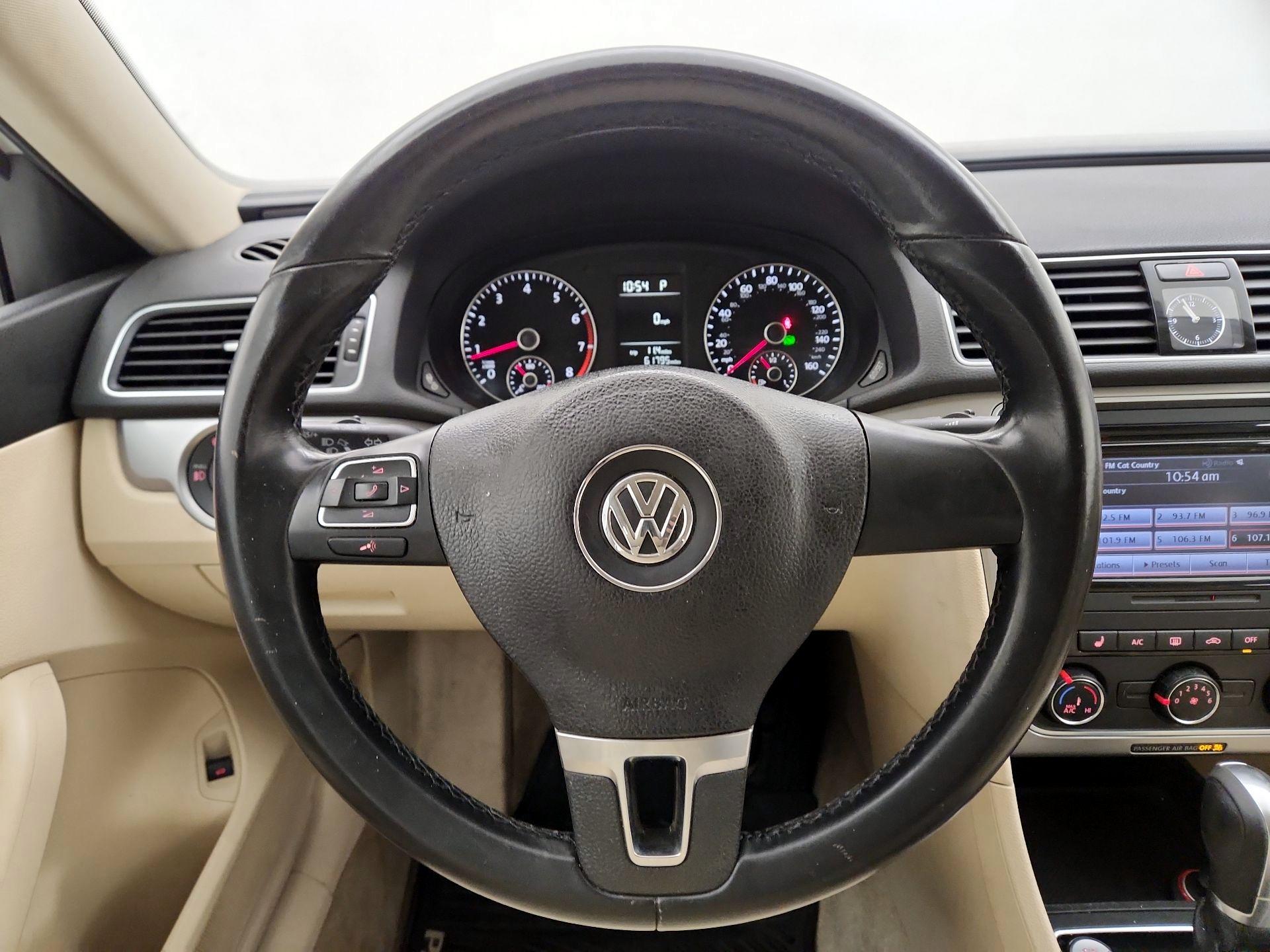 Thumbnail: 2015 Volkswagen Passat - 10