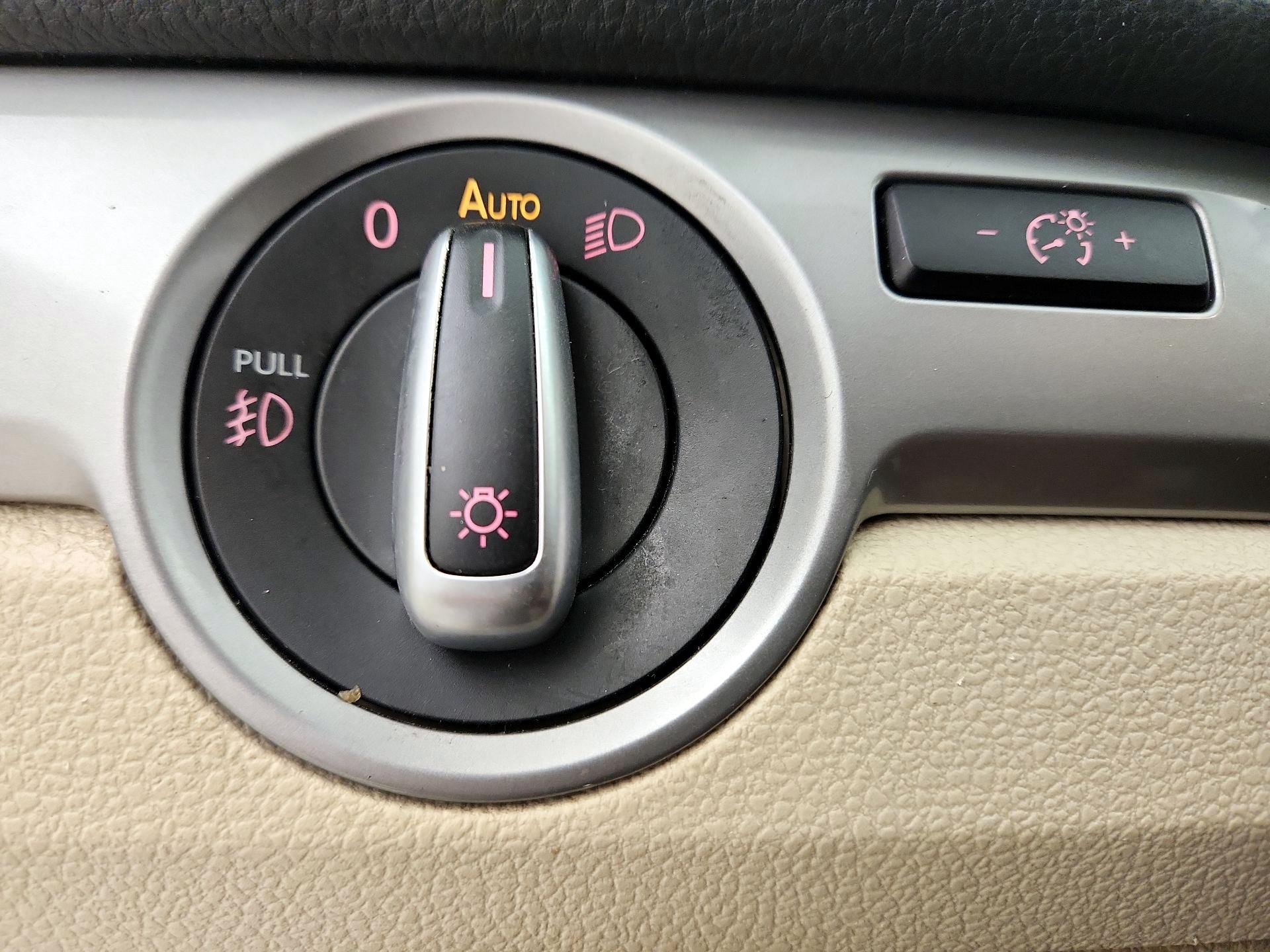 Thumbnail: 2015 Volkswagen Passat - 13