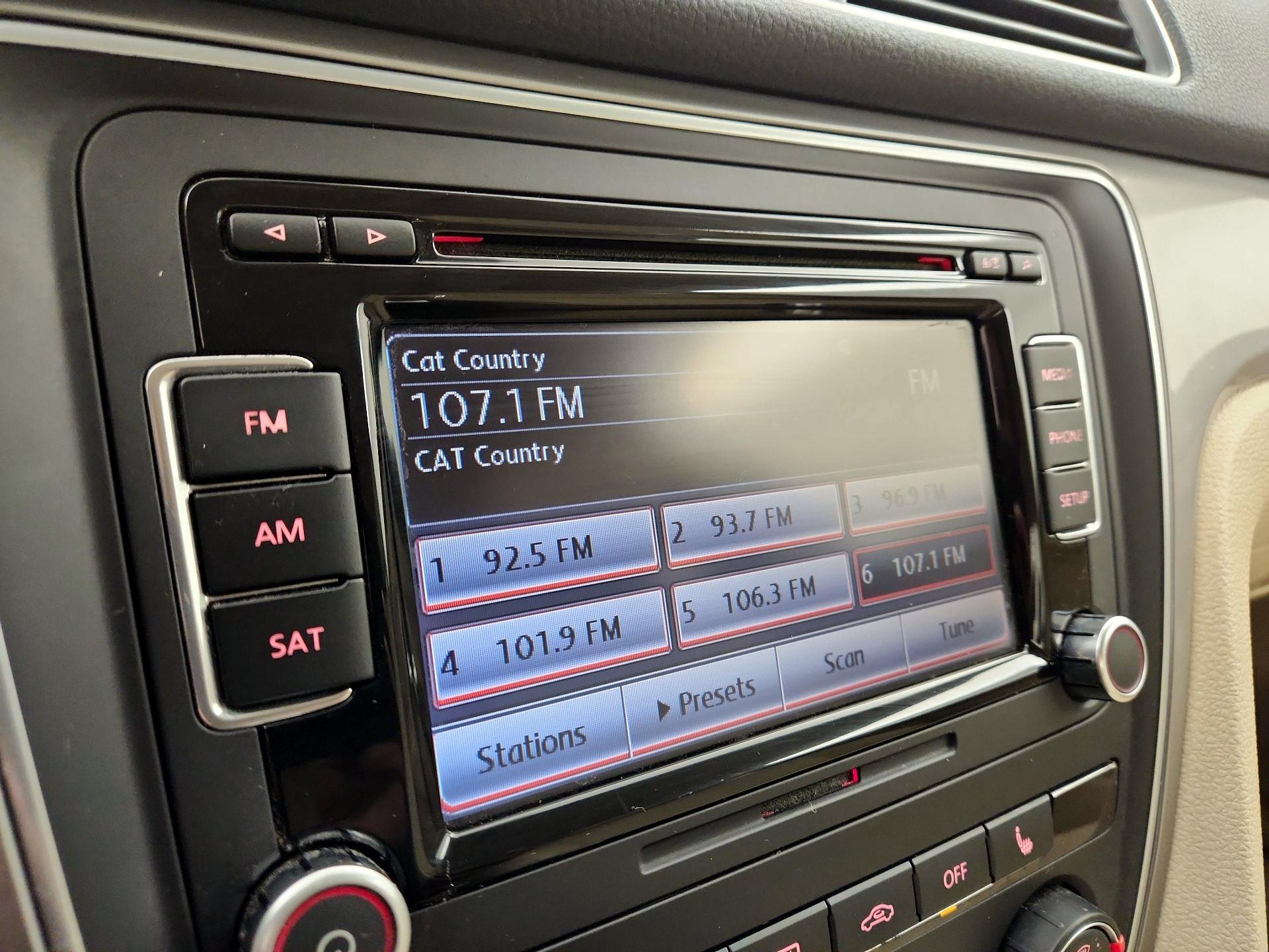 Thumbnail: 2015 Volkswagen Passat - 15