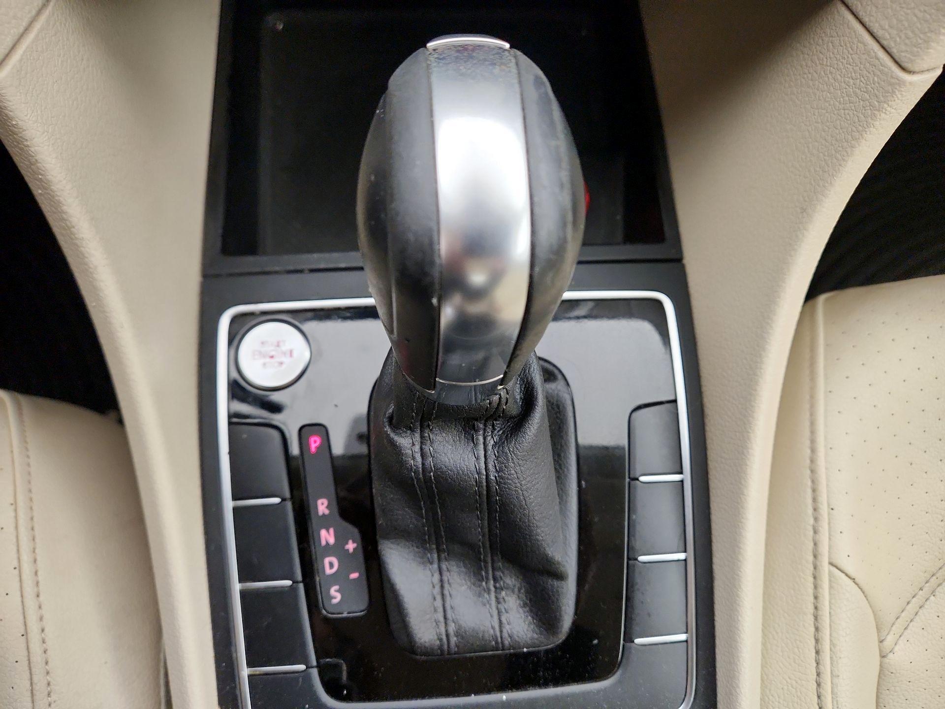 Thumbnail: 2015 Volkswagen Passat - 17