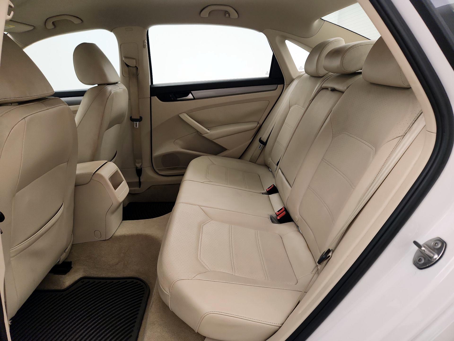 Thumbnail: 2015 Volkswagen Passat - 19