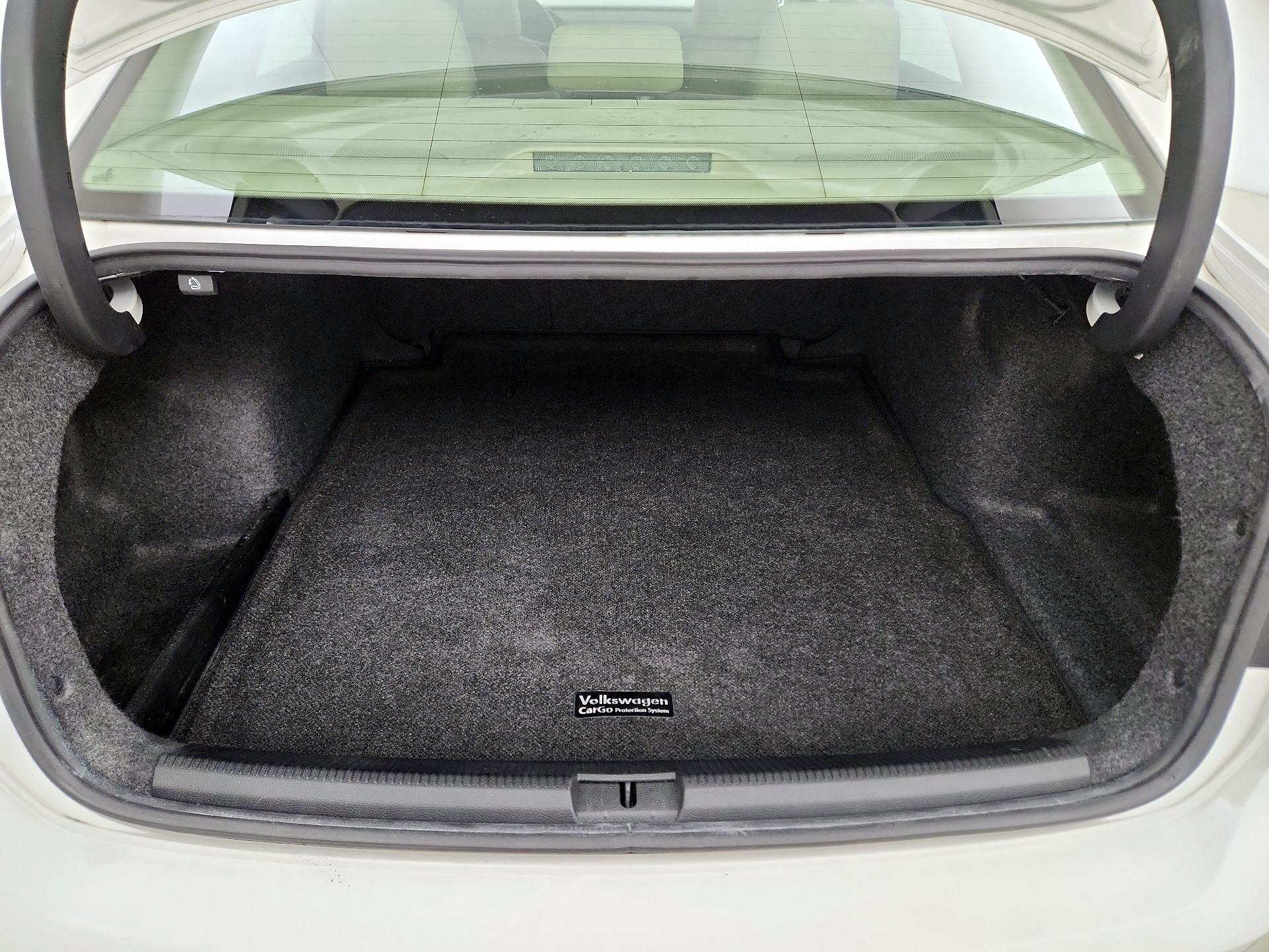 Thumbnail: 2015 Volkswagen Passat - 20