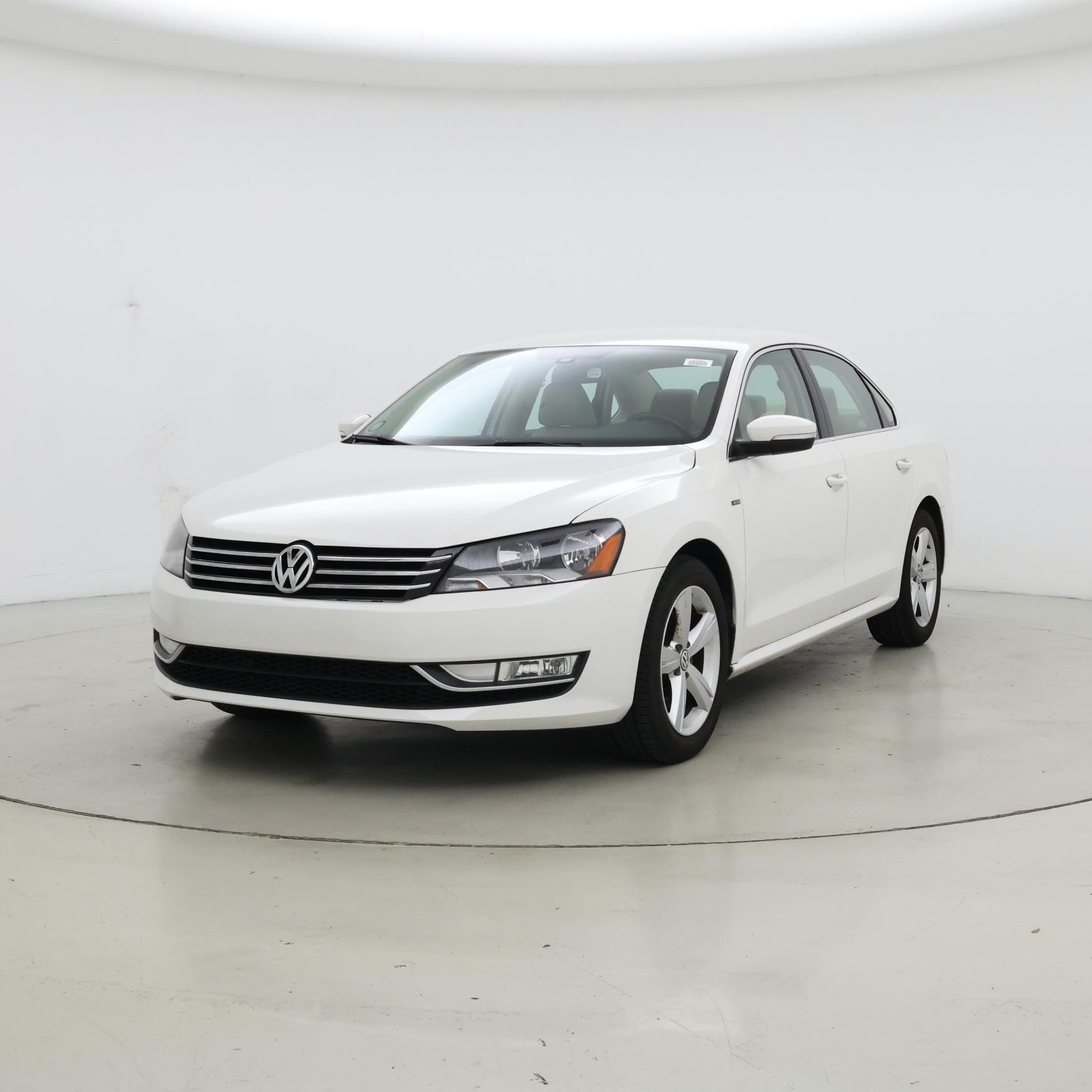 Thumbnail: 2015 Volkswagen Passat - 4