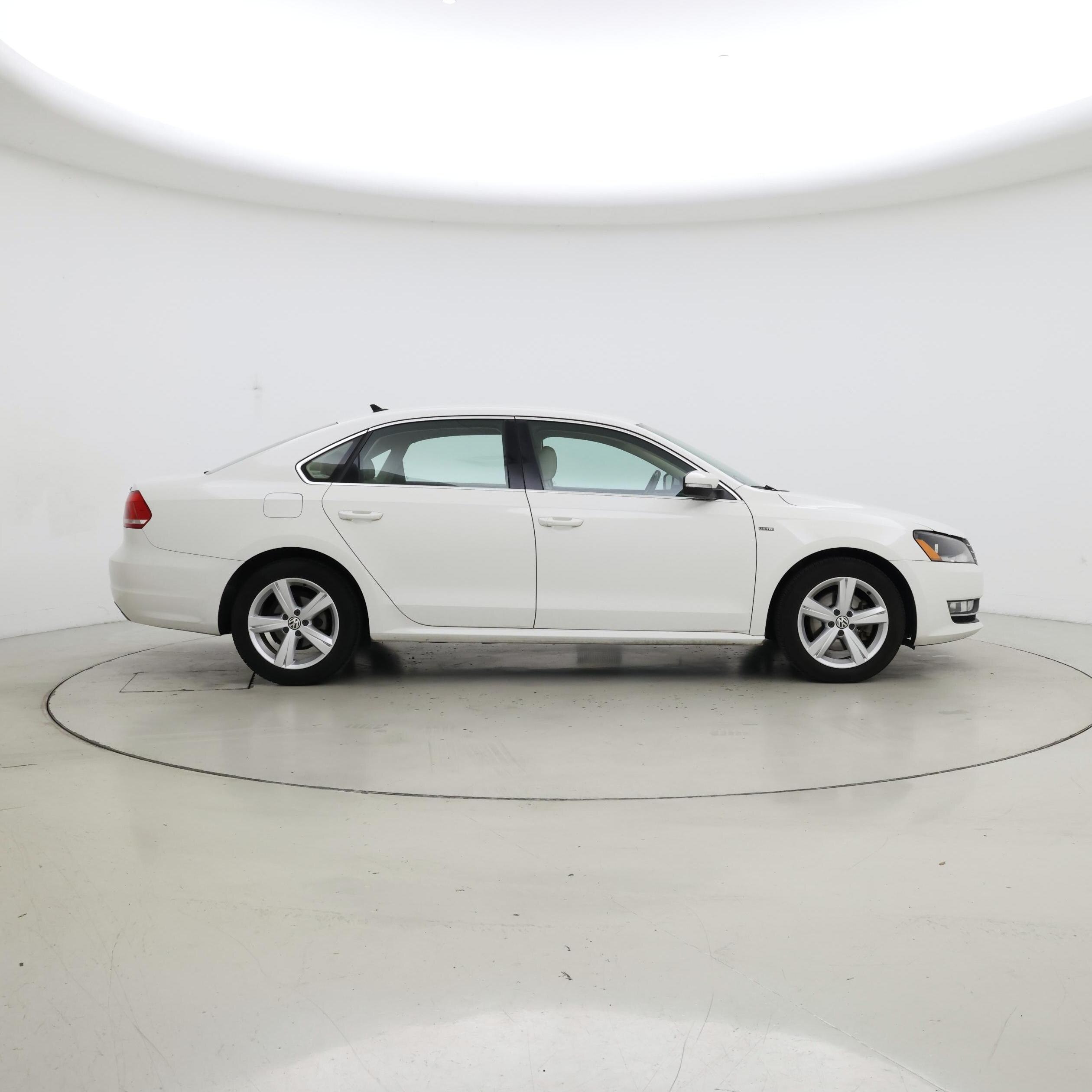 Thumbnail: 2015 Volkswagen Passat - 7