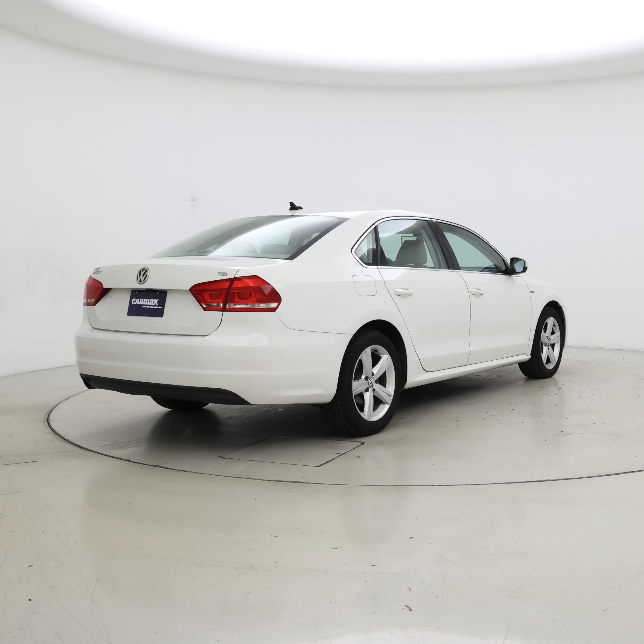 Thumbnail: 2015 Volkswagen Passat - 8