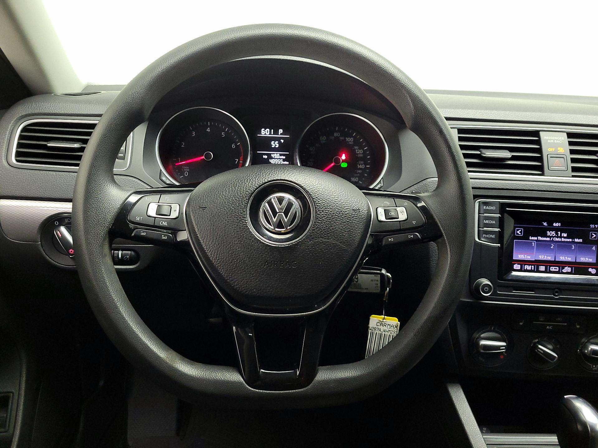 Thumbnail: 2017 Volkswagen Jetta - 10