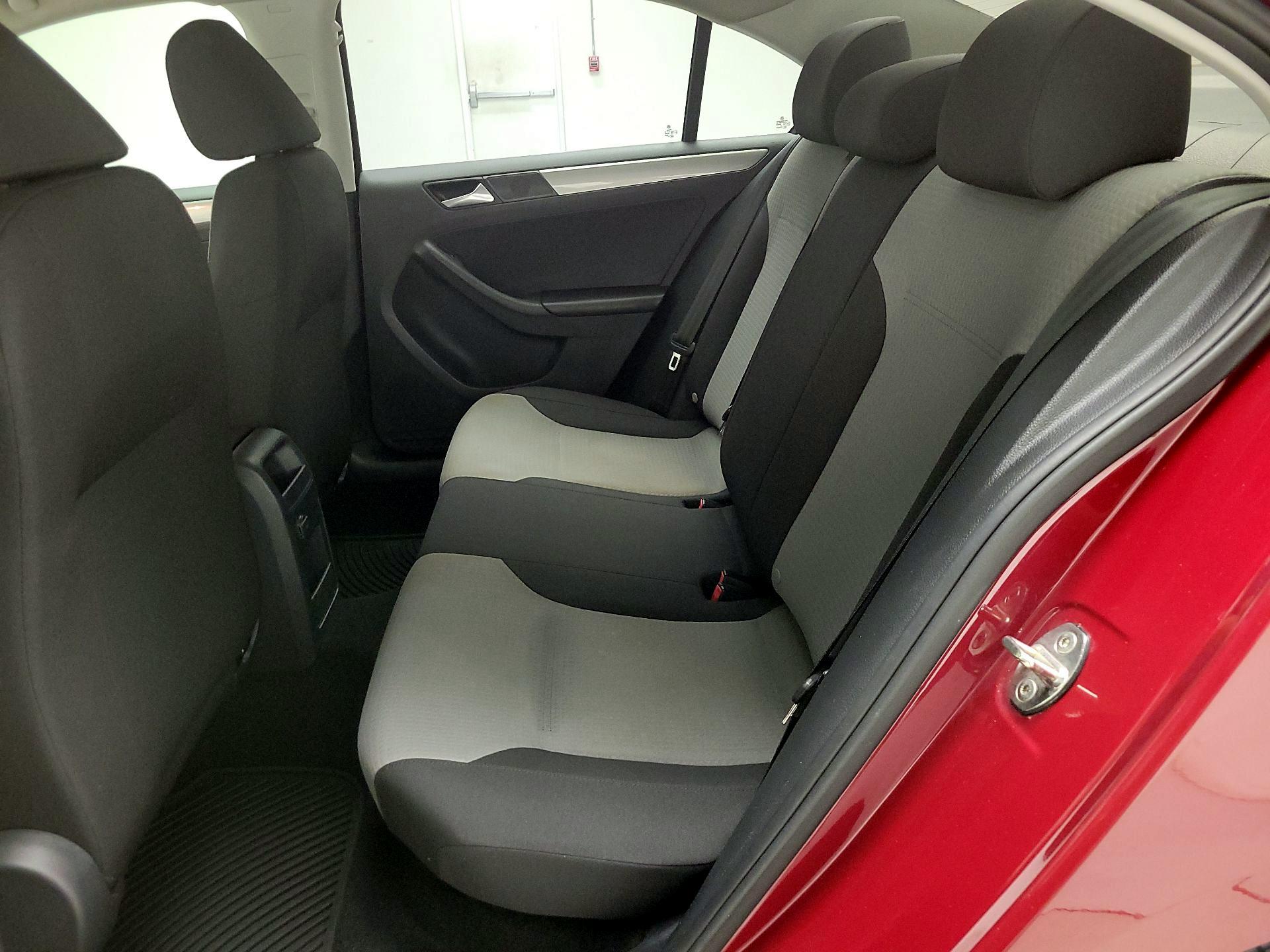 Thumbnail: 2017 Volkswagen Jetta - 19