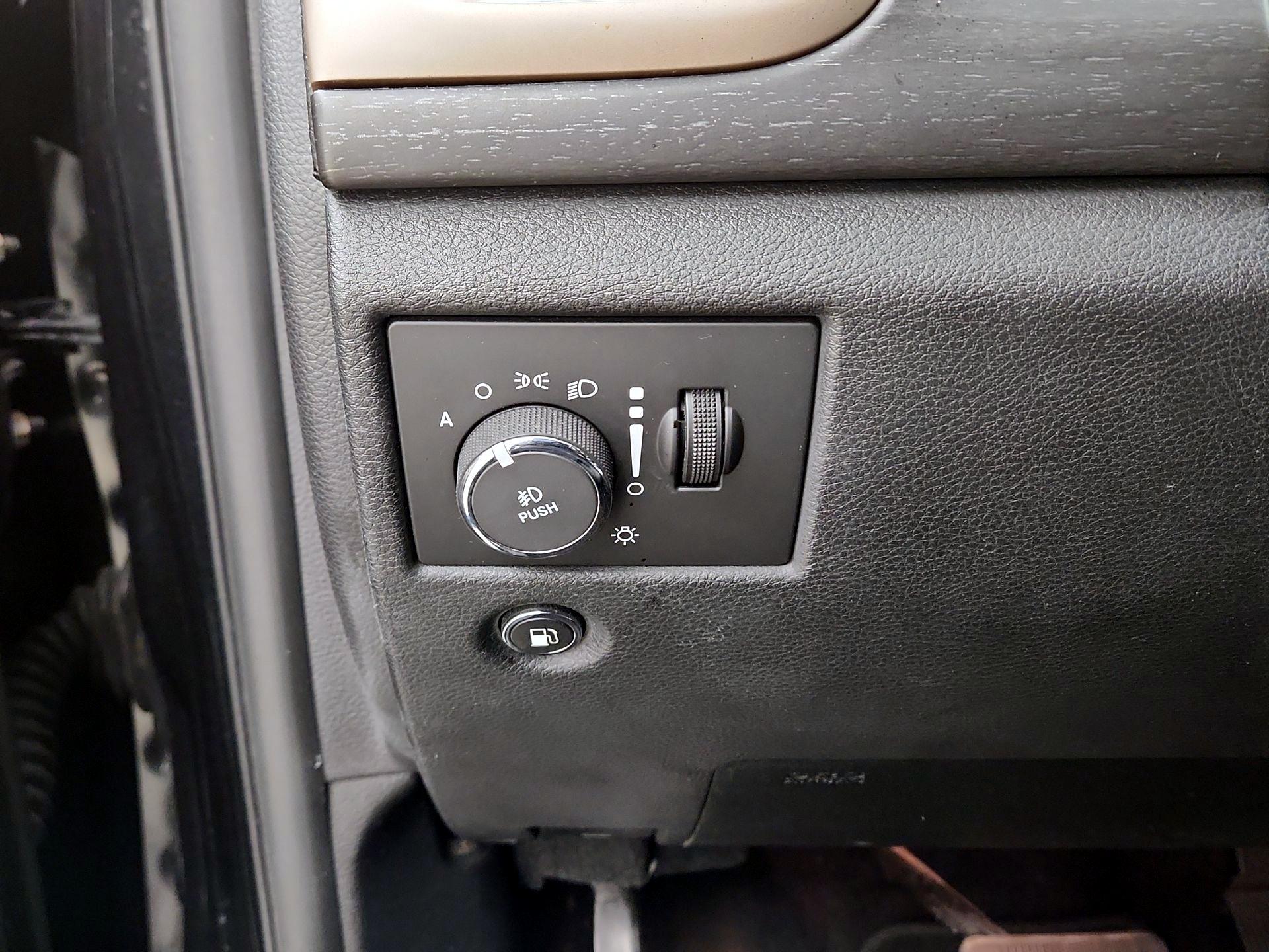 Thumbnail: 2015 Jeep Grand Cherokee - 13