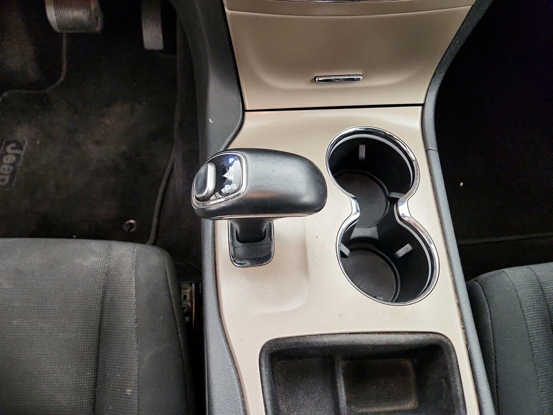 Thumbnail: 2015 Jeep Grand Cherokee - 16