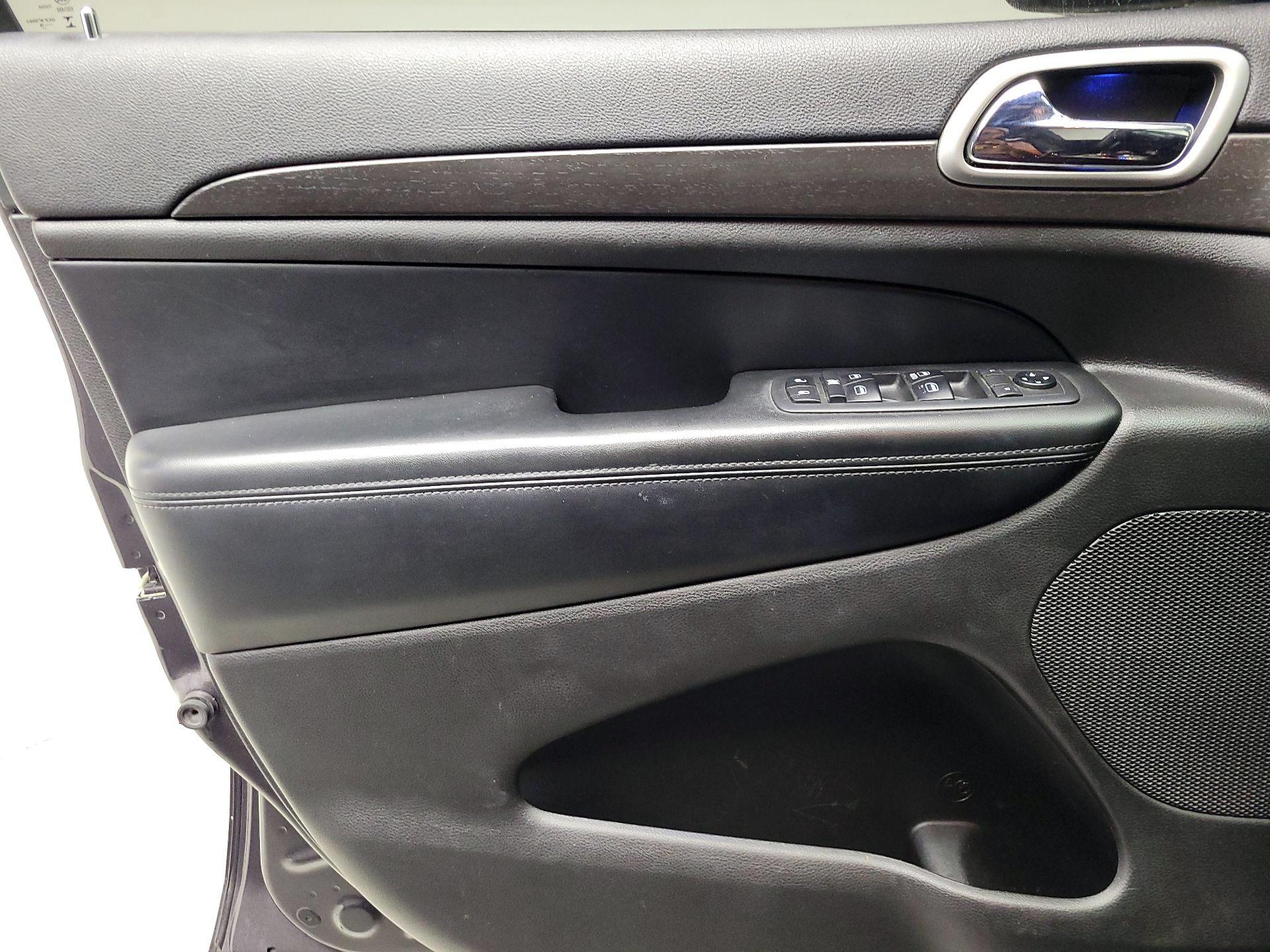 Thumbnail: 2018 Jeep Grand Cherokee - 12