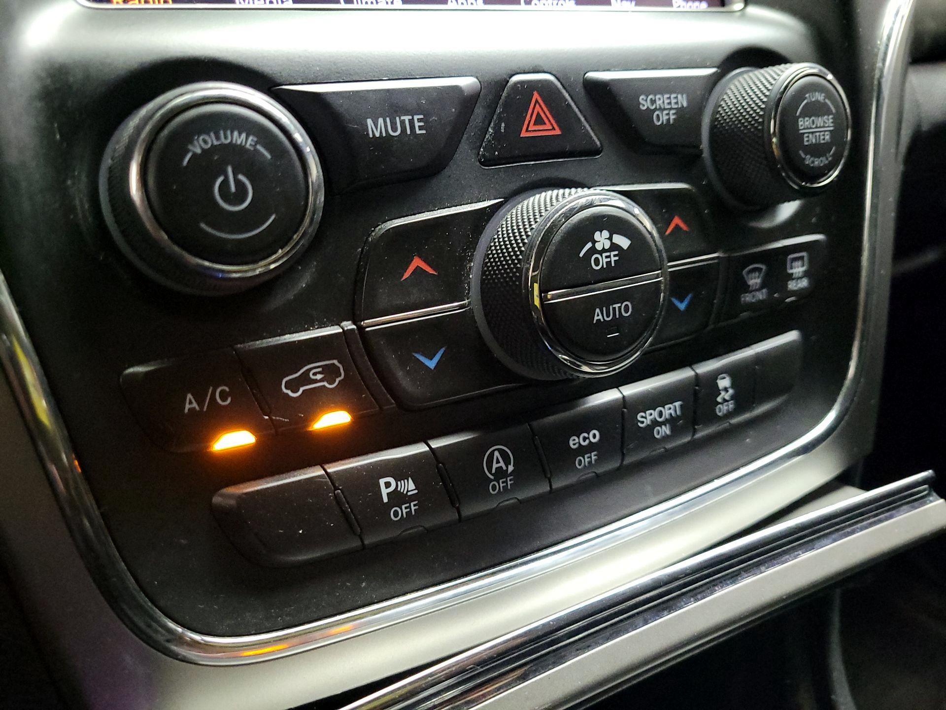 Thumbnail: 2018 Jeep Grand Cherokee - 17