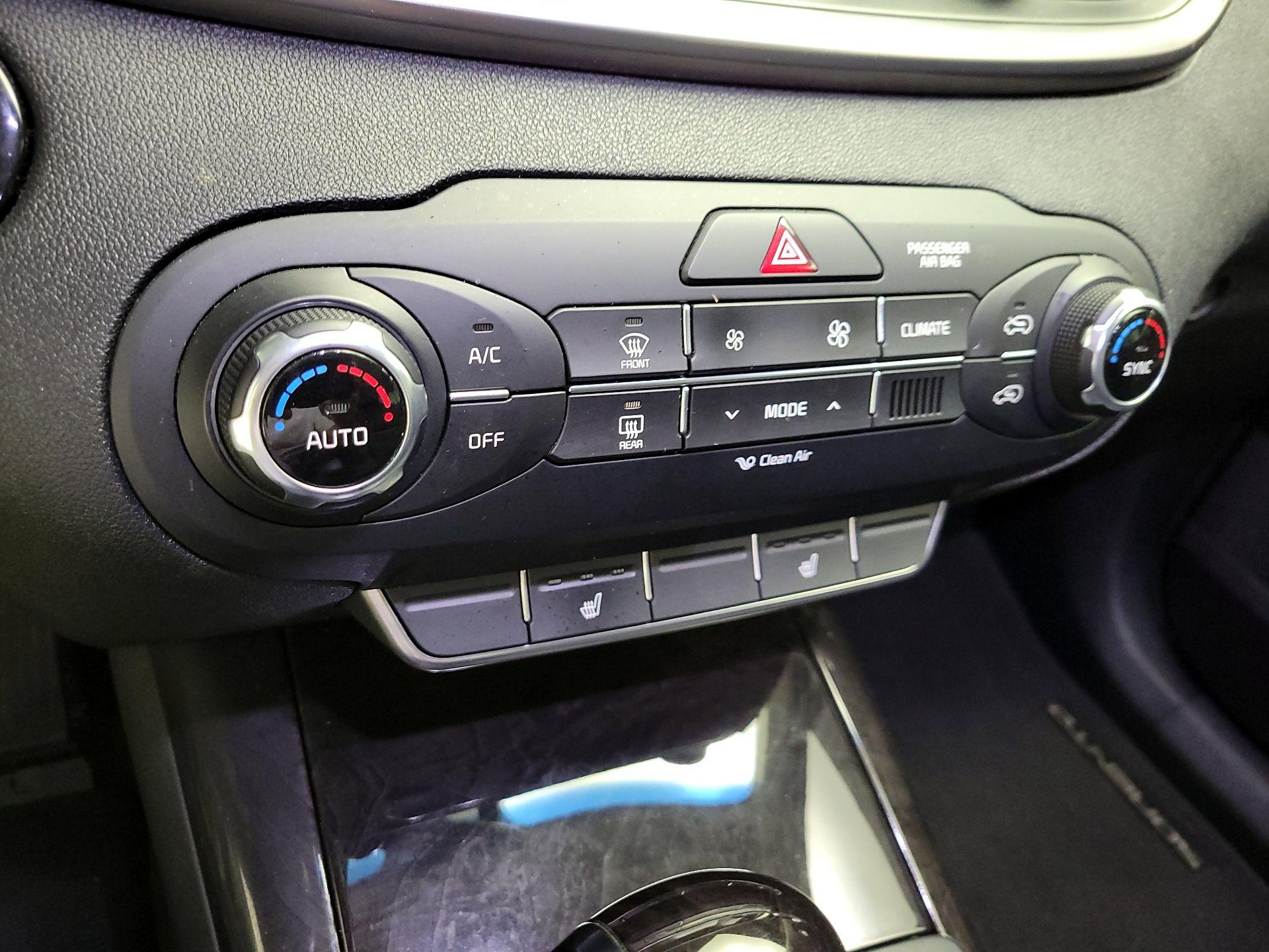 Thumbnail: 2018 Kia Sorento - 17