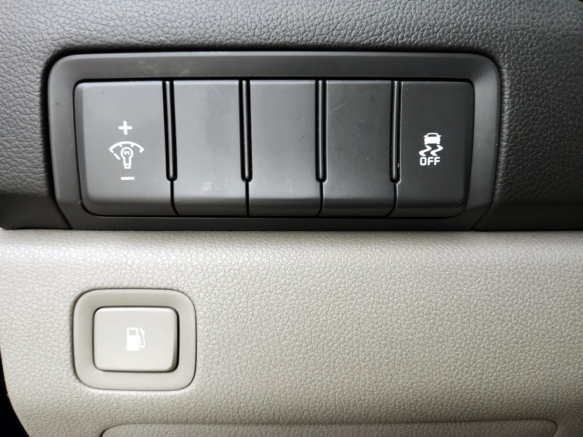 Thumbnail: 2017 Kia Sedona - 13