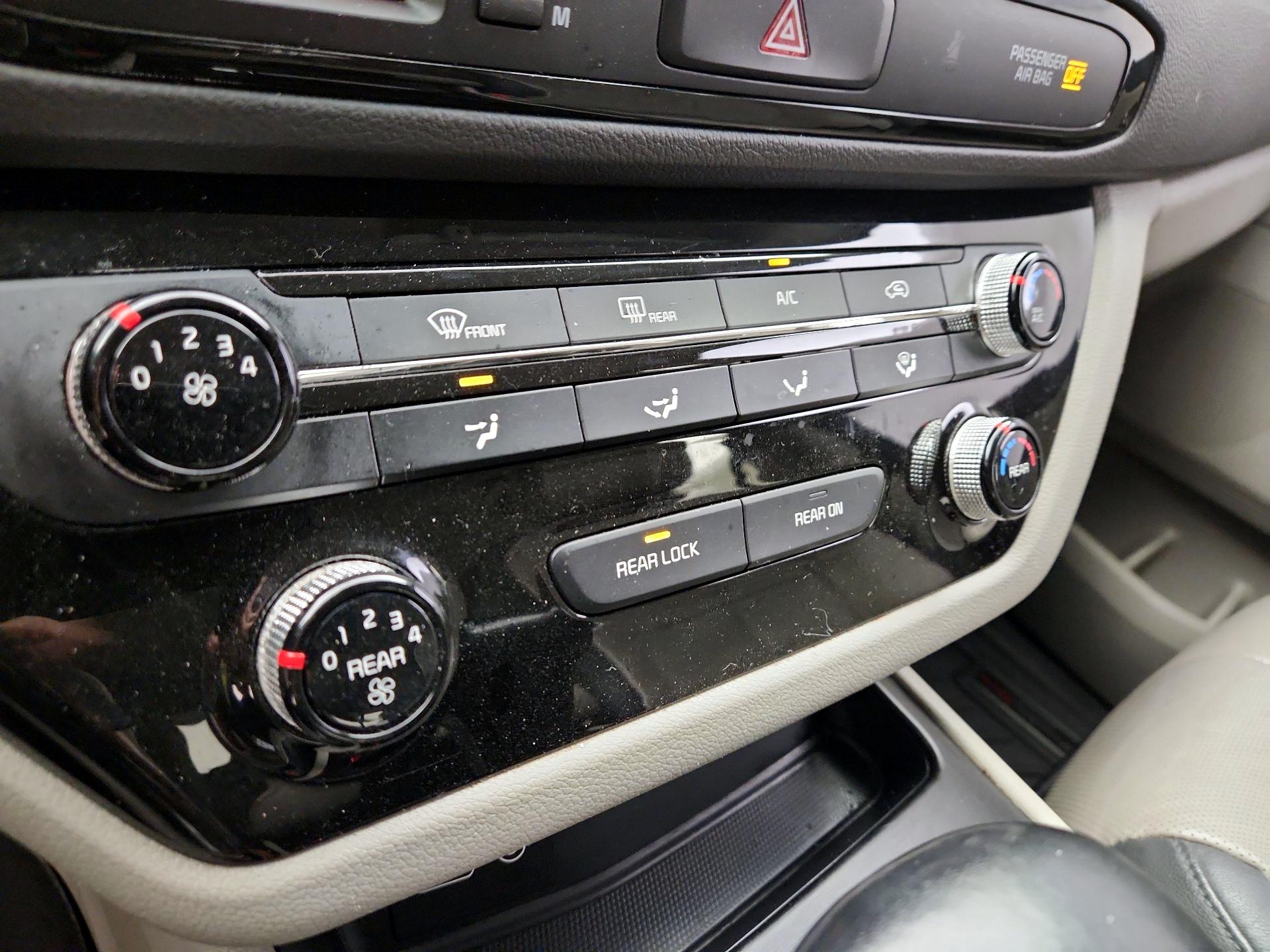 Thumbnail: 2017 Kia Sedona - 16