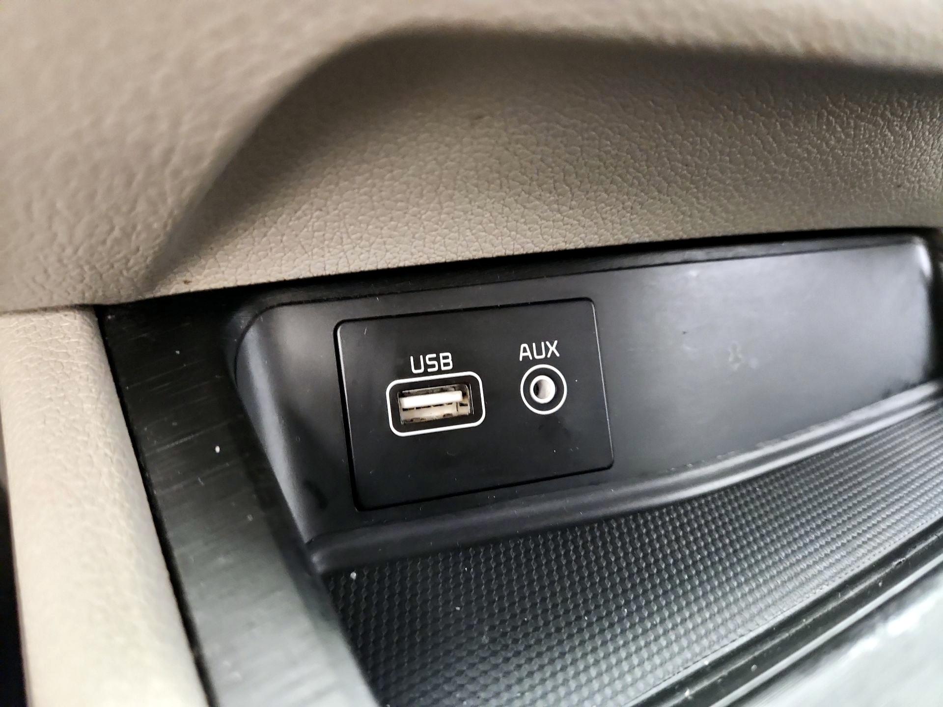 Thumbnail: 2017 Kia Sedona - 18