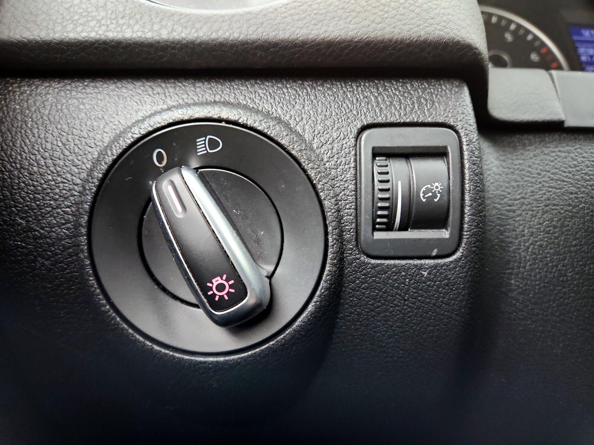 Thumbnail: 2018 Volkswagen Tiguan - 13